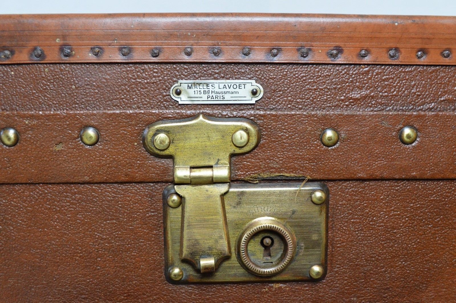 Old trunk of luxury Lavoet