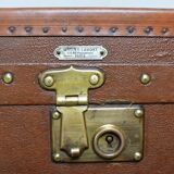 Old trunk of luxury Lavoet