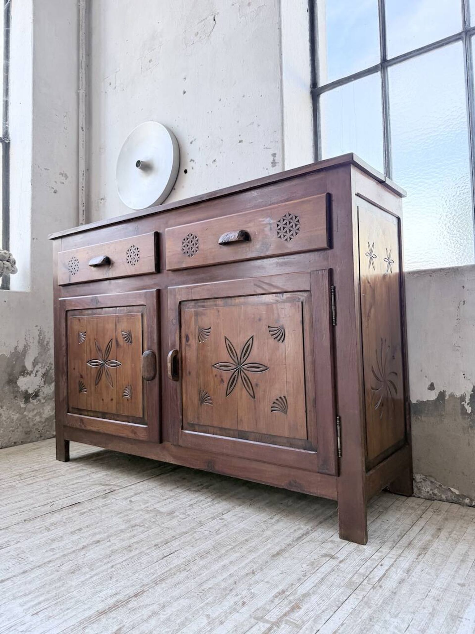 Meuble de rangement confiturier art populaire savoyard 1950