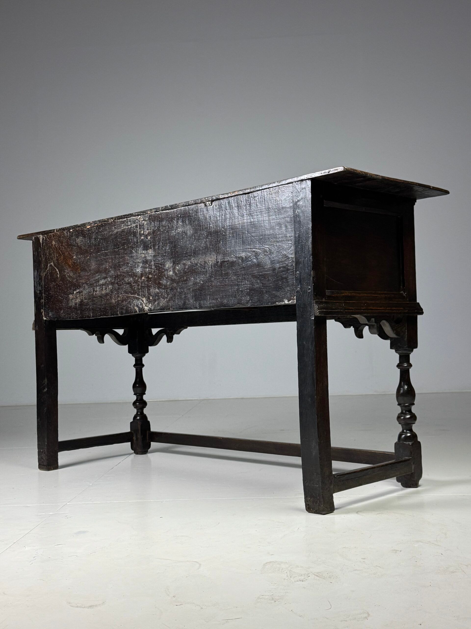 English dresser 17th century