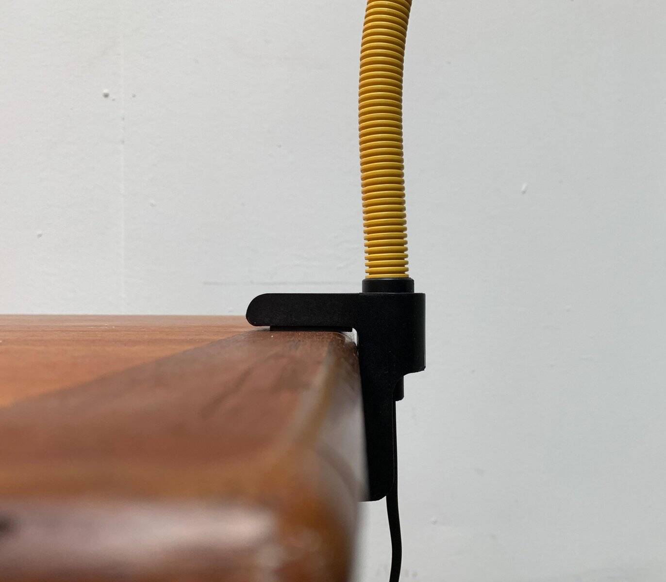 Vintage Italian space age table lamp Hebi by Isao Hosoe for Valenti Luce.