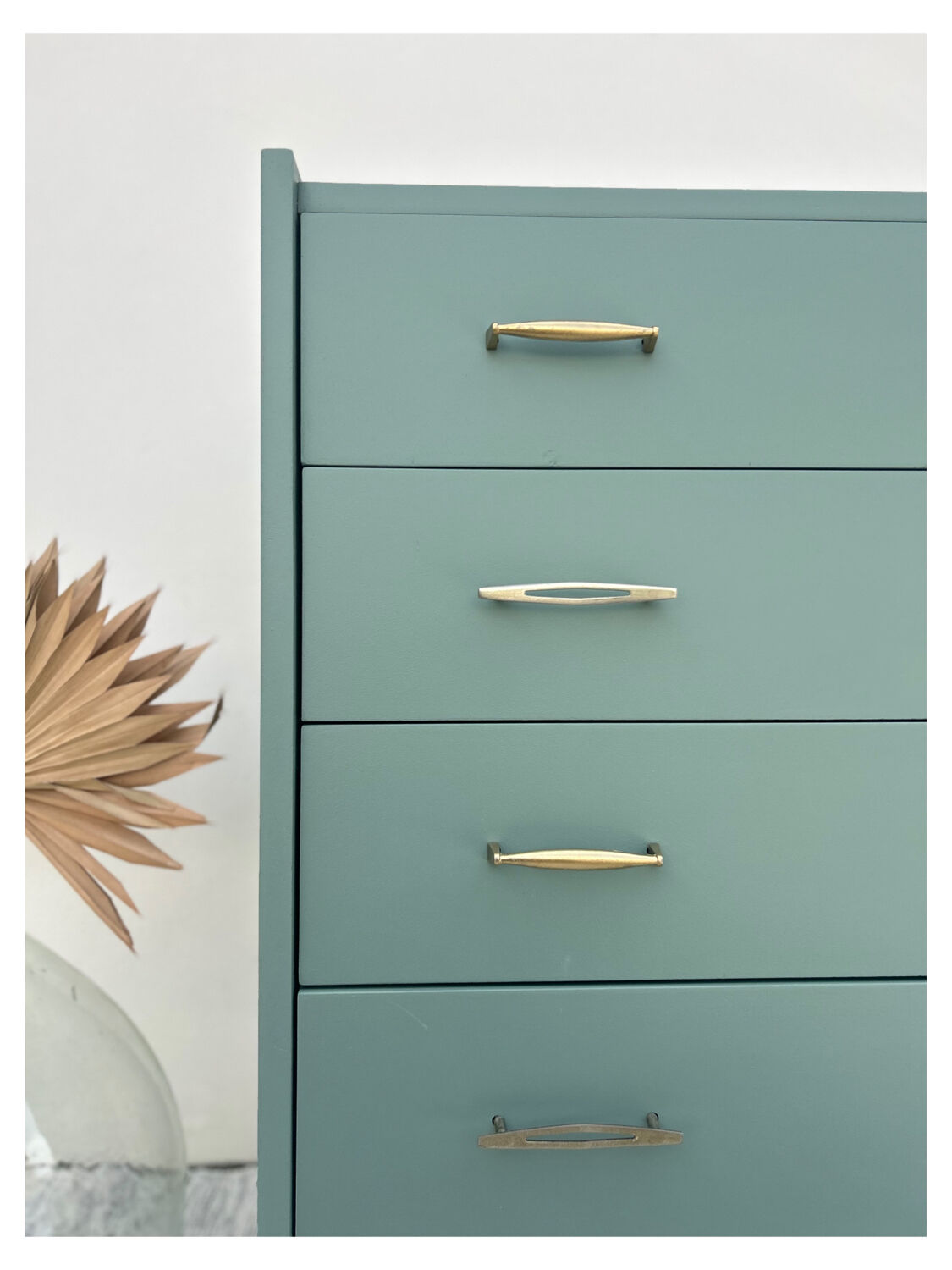 Vintage chest of drawers