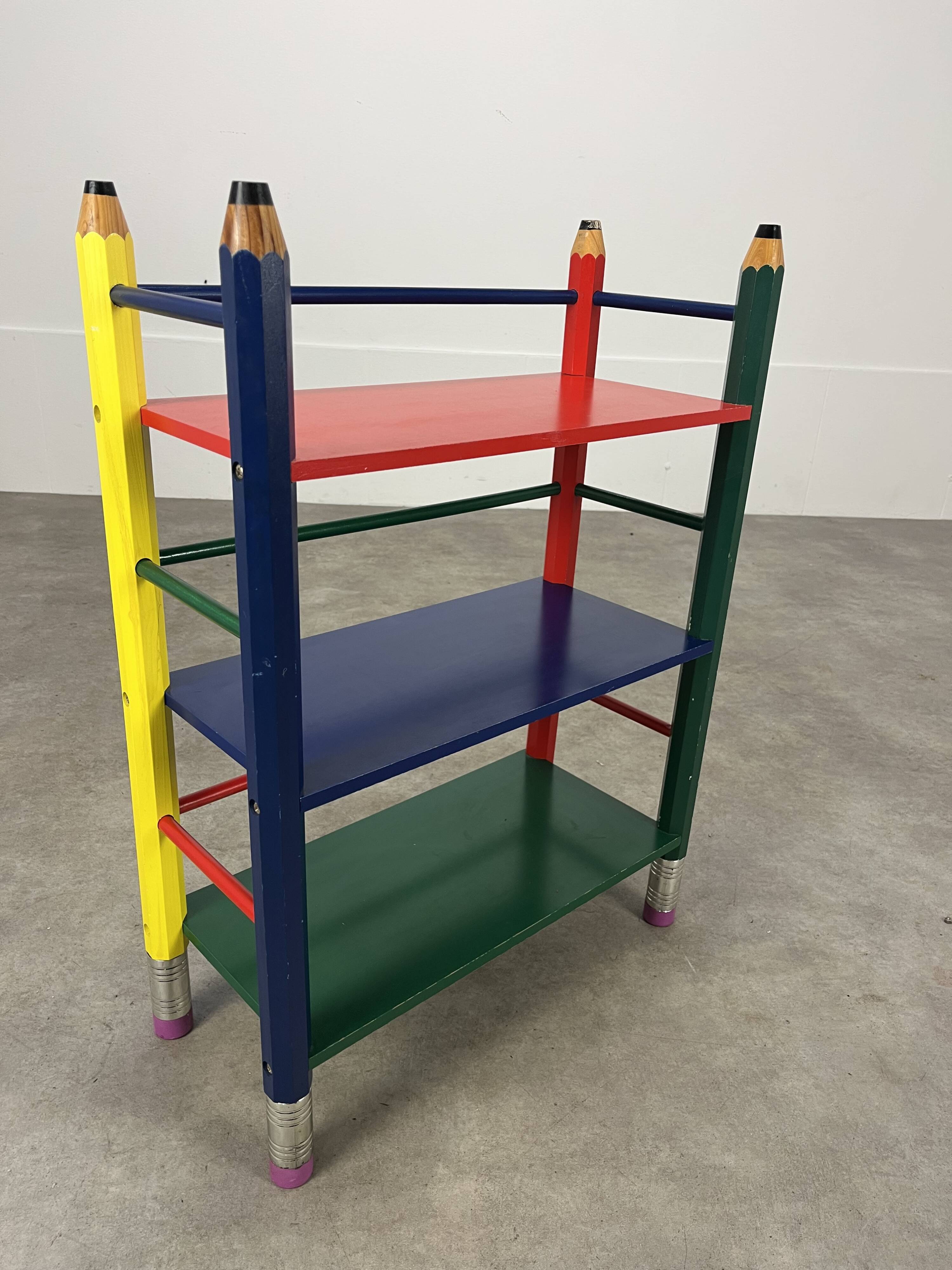 Etagère crayon style Pierre Sala pour enfants