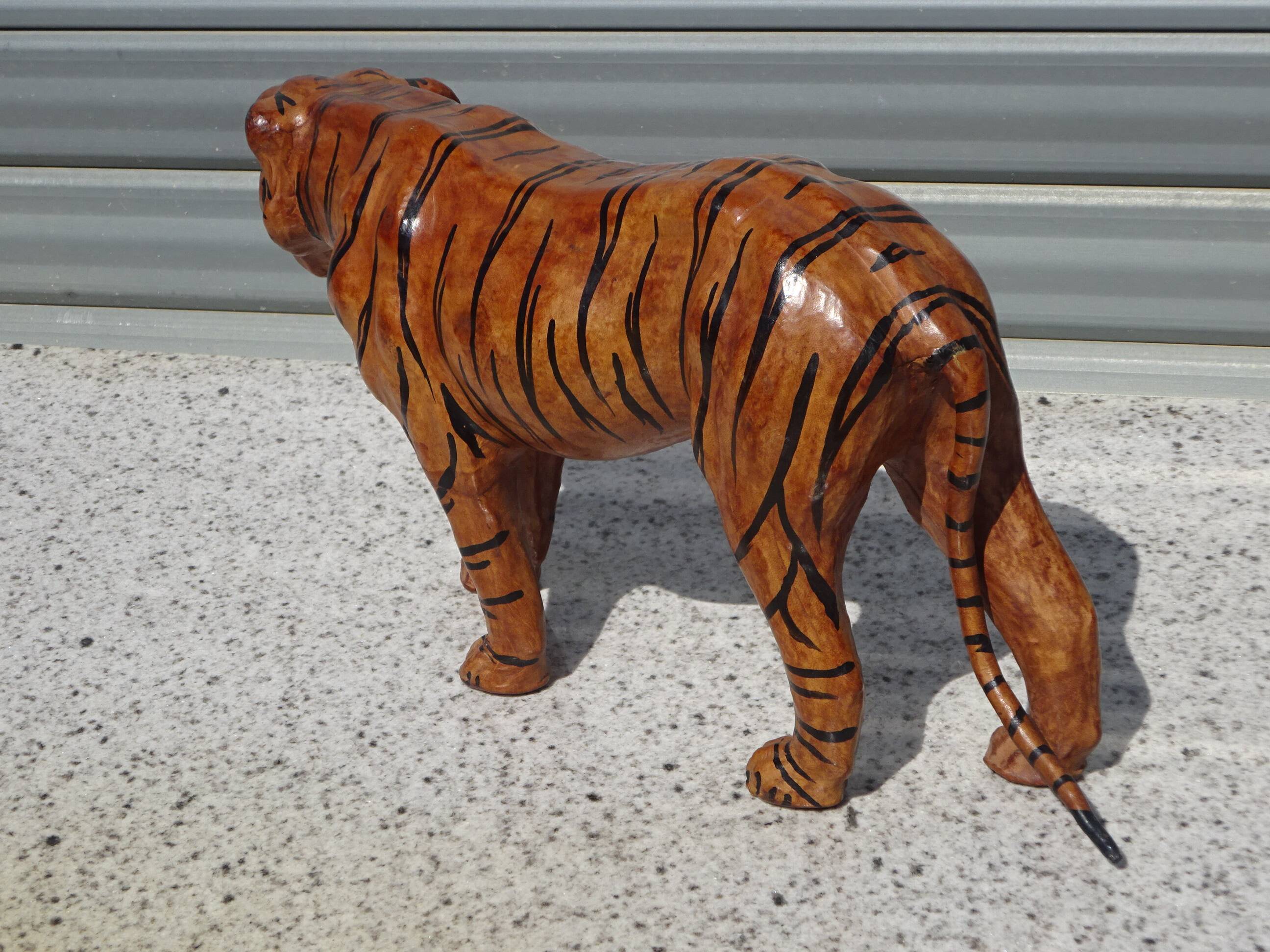 Genuine leather animal, tiger measuring 58 cm.