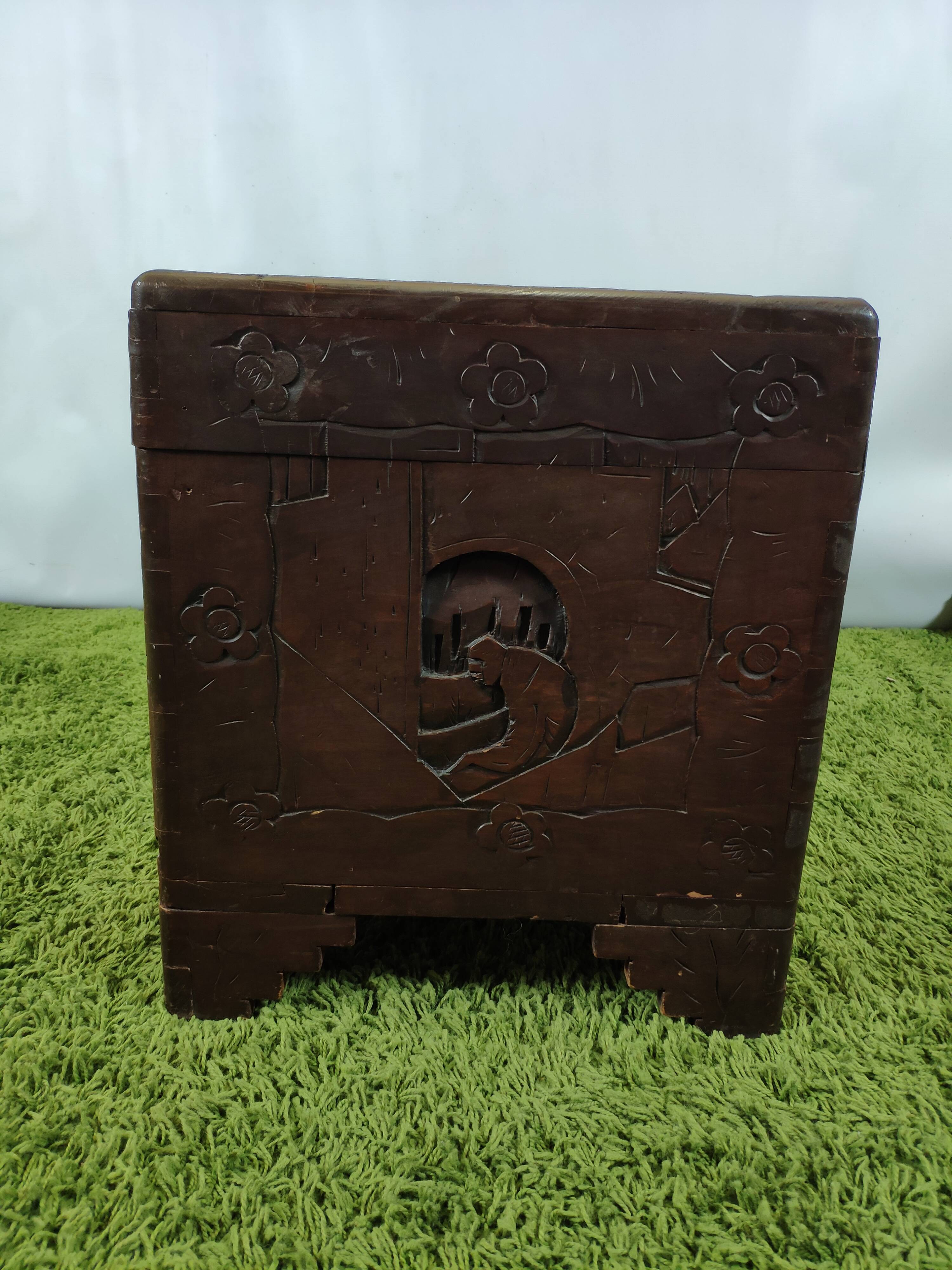 Asian-style travel trunk