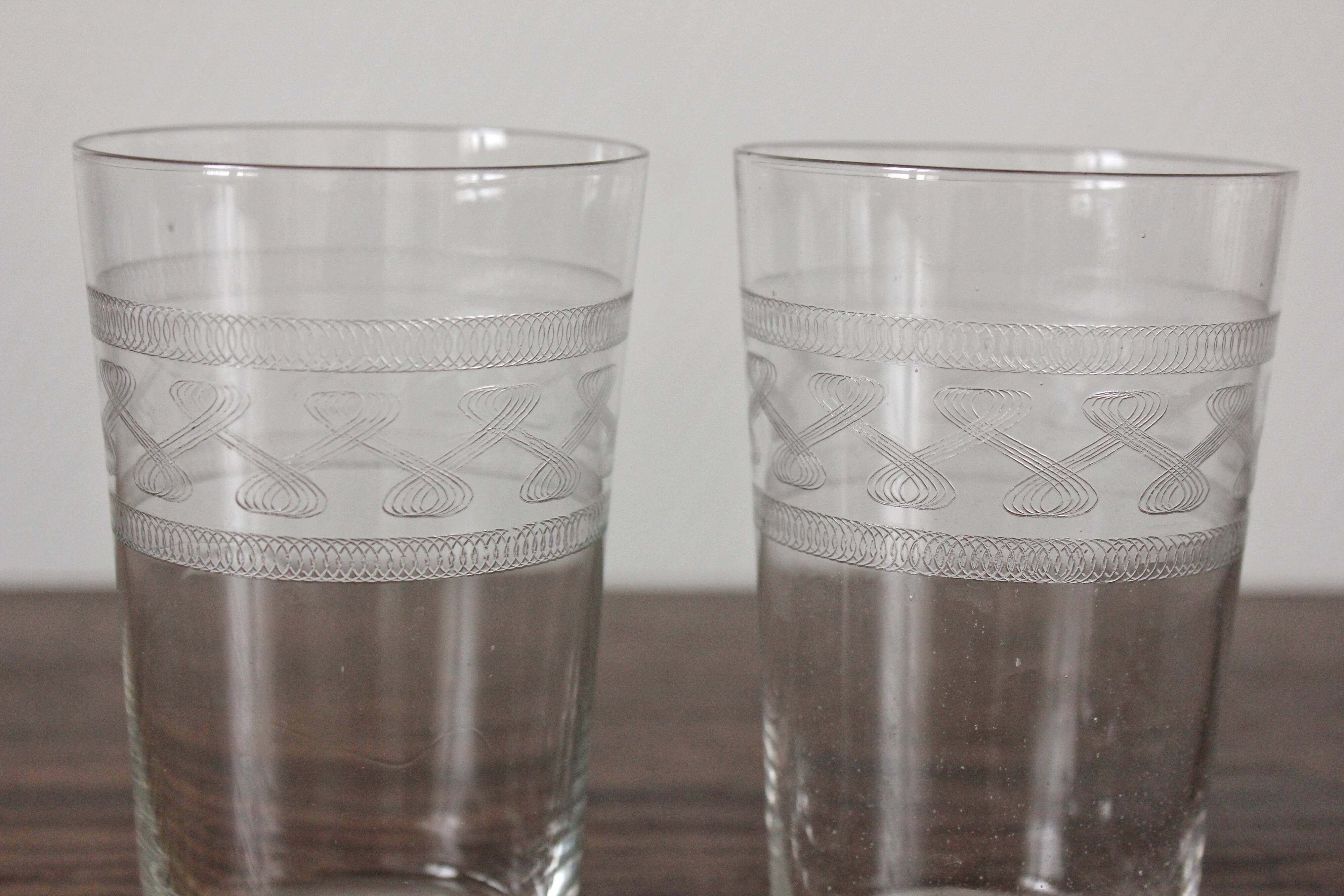 2 gobelets verres à eau en verre ancien gravé du XIXe
