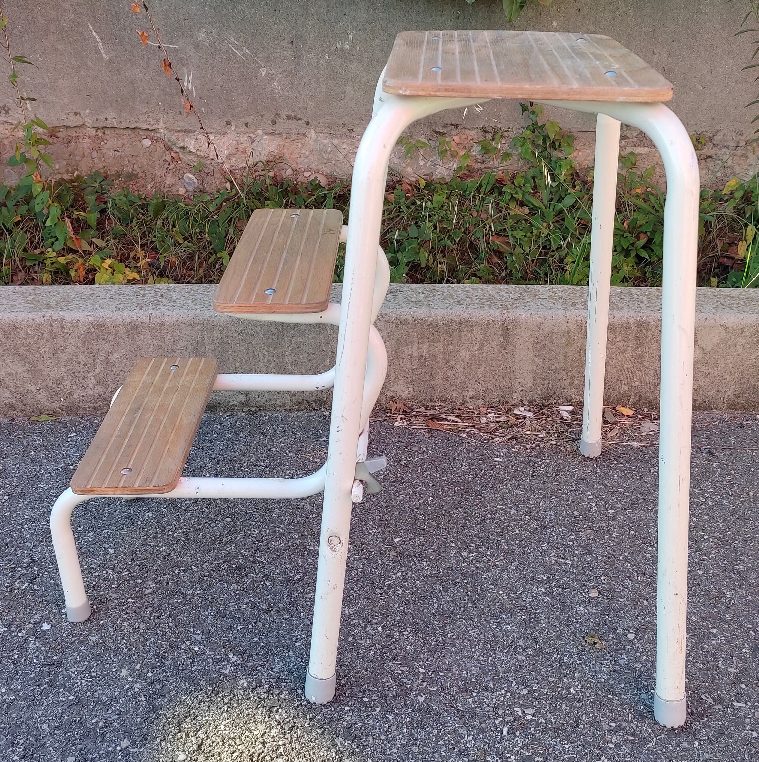 Stepladder stool