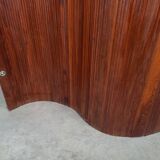Undulating slatted screen