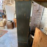 Armoire en bois peint