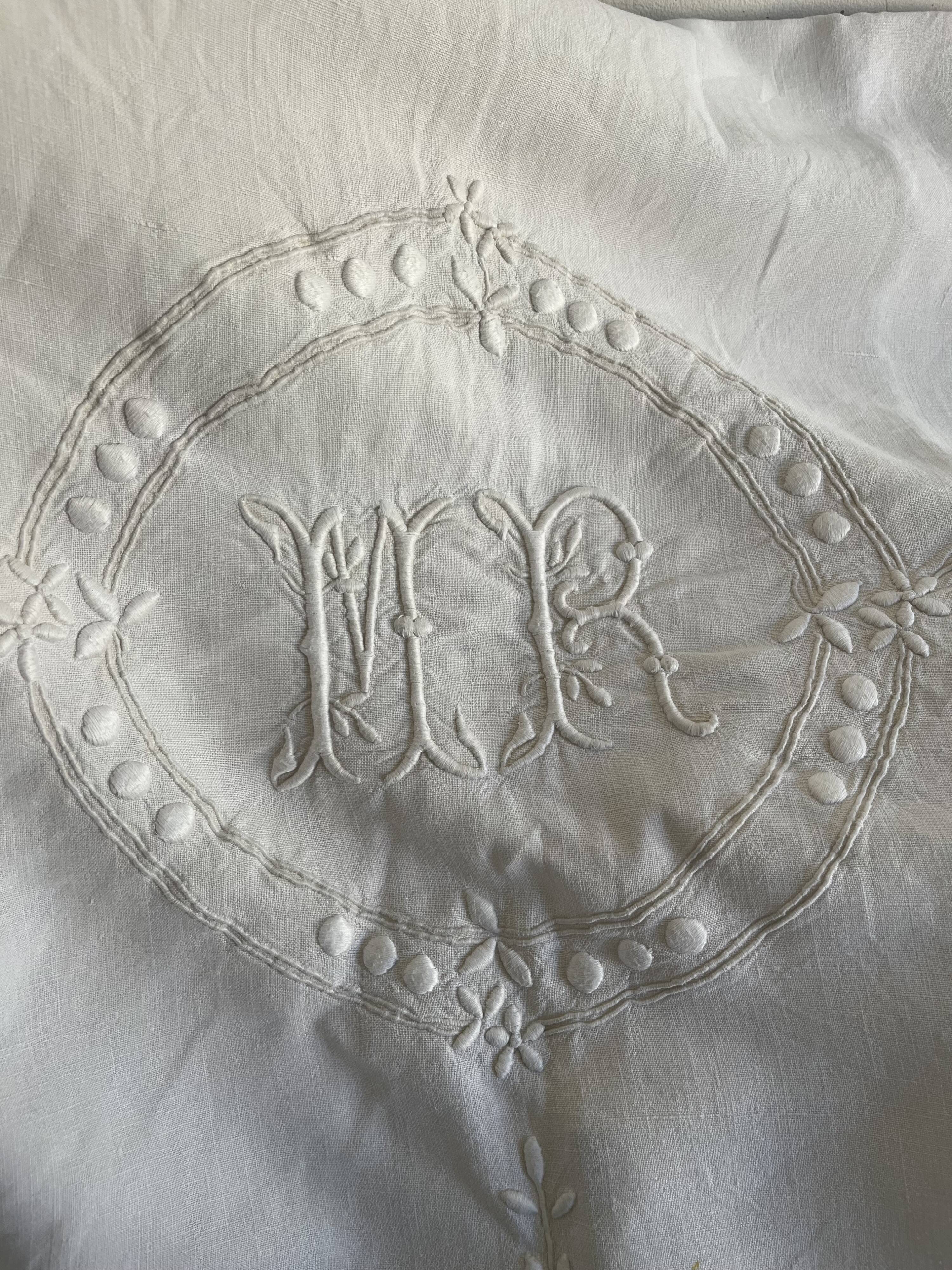 Drap ancien en lin, monogramme MR
