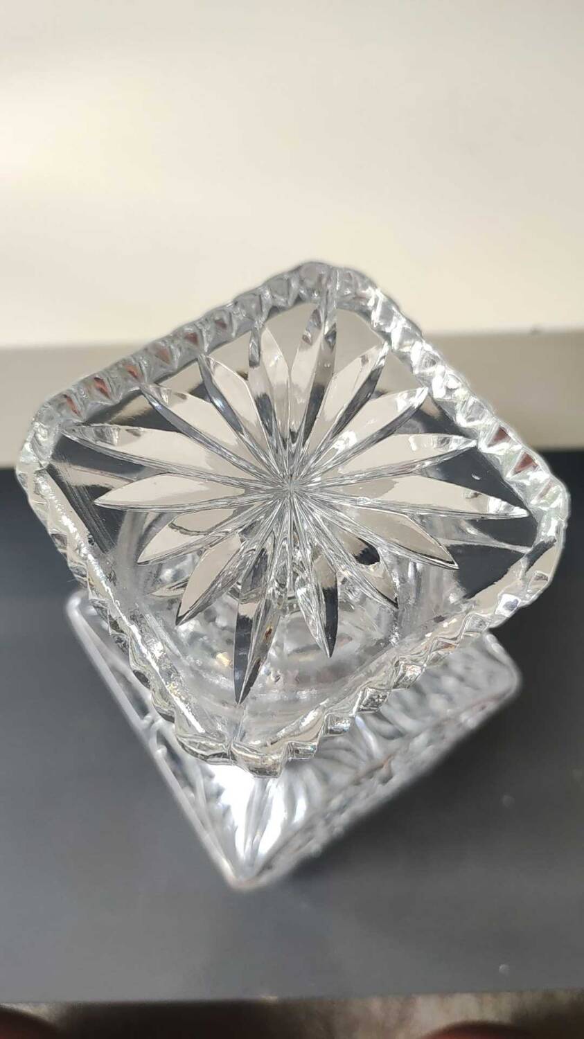 Whiskey decanter in bohemian crystal. boho-chic style. cross/diamond patterns. floral decor. high 25.5 cm