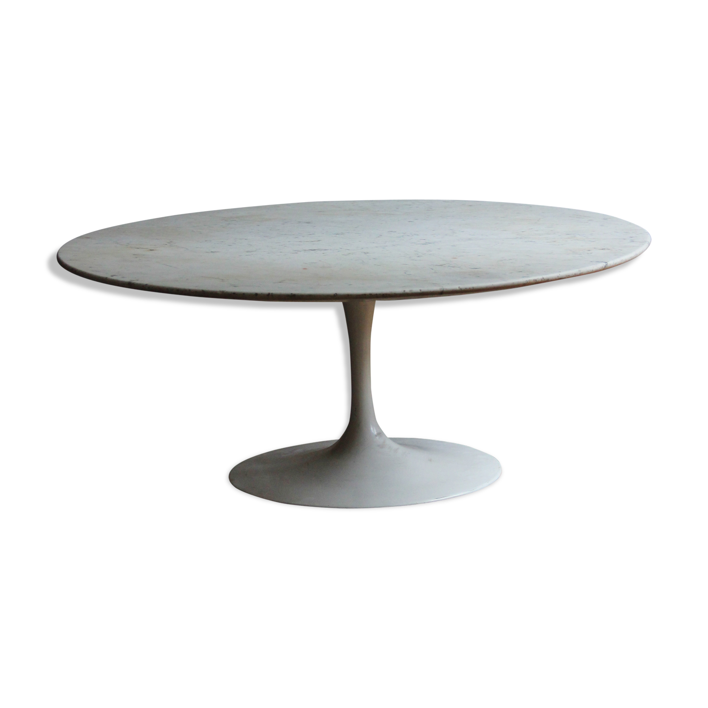 Round coffee table by Eero Saarinen for Knoll, Carrara marble