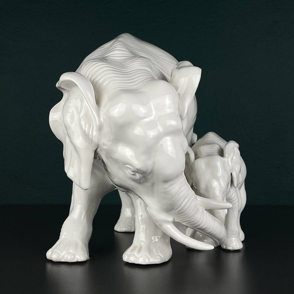 White porcelain figurine of an elephant and baby by Artepiu Este, Italy, 1990s.