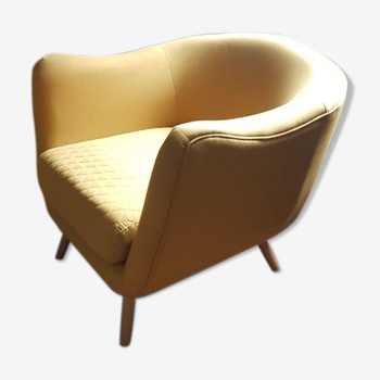 Booster chair golden yellow