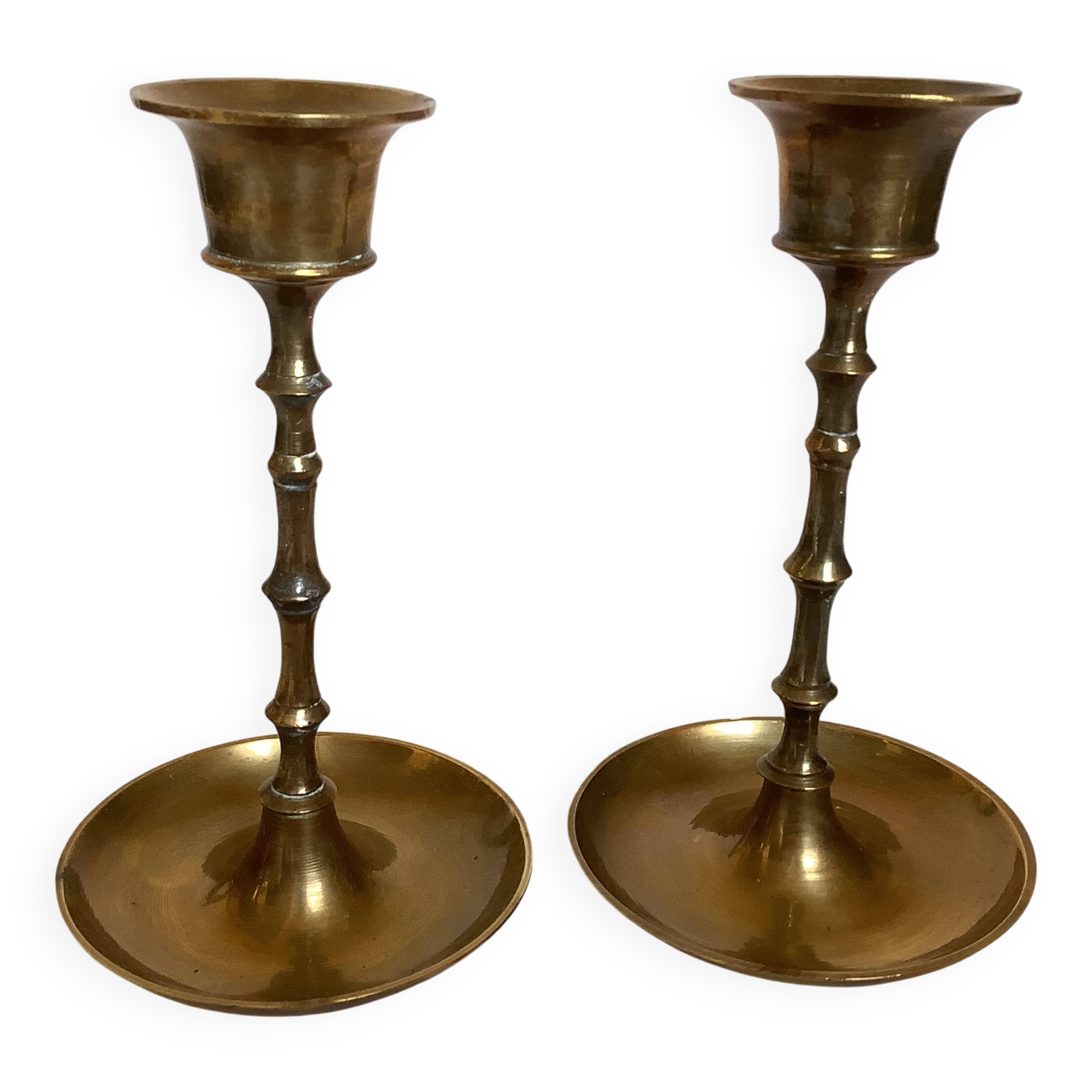 Paire de petits bougeoirs en laiton