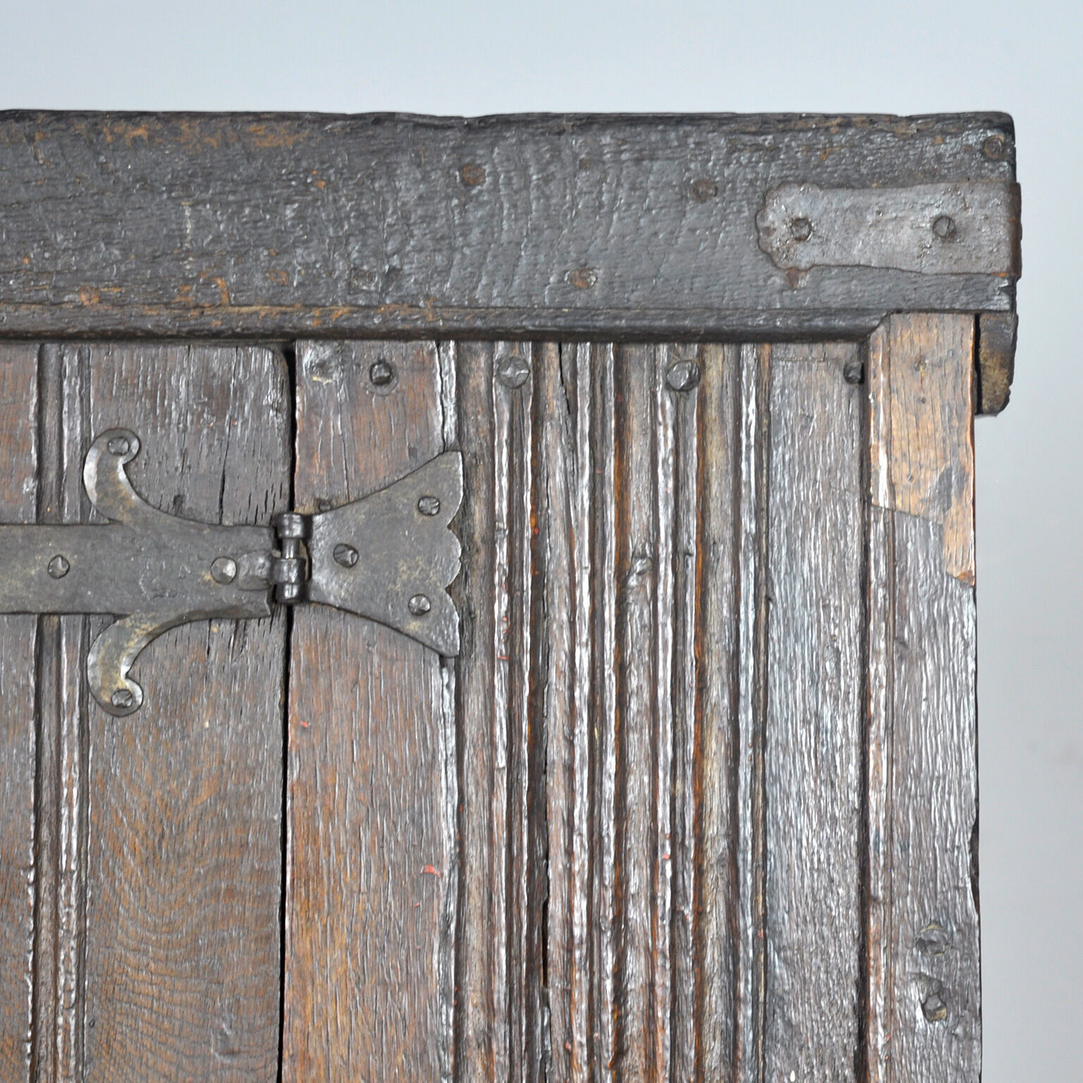 Basque oak storage cabinet, 17th century