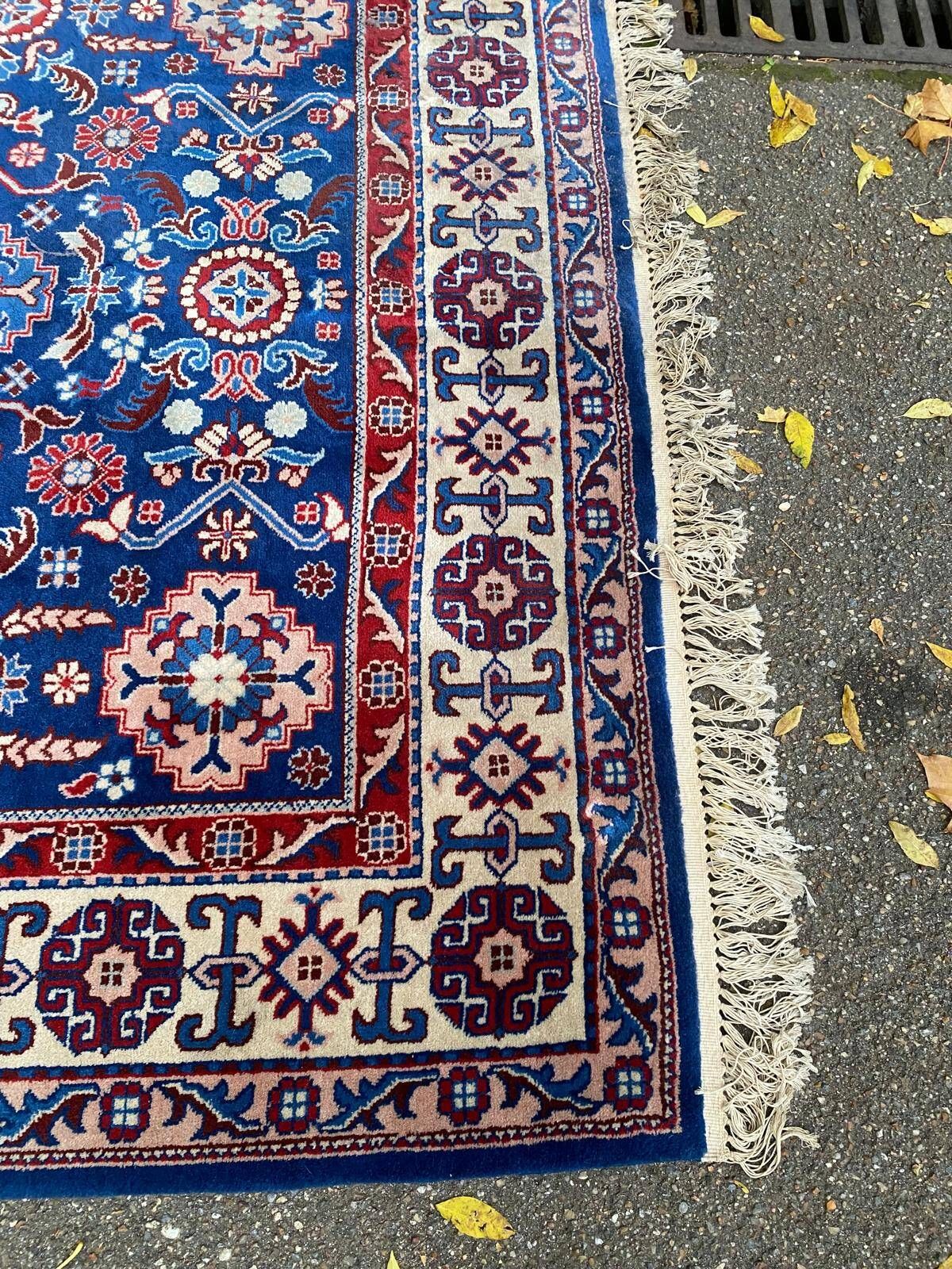 Chinese Sinkiang rug in burgundy handmade wool 200x300cm from 1970