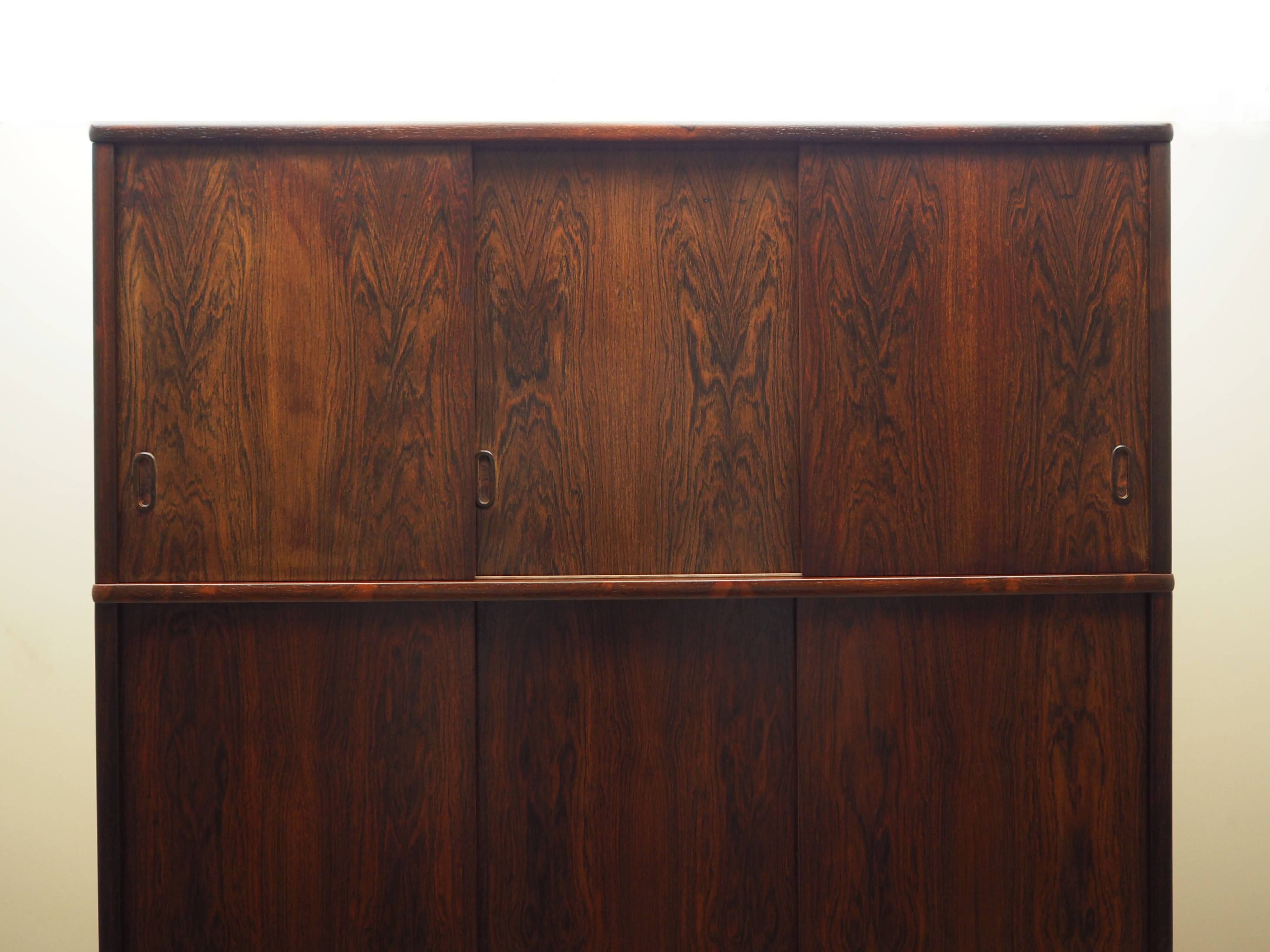 Armoire en palissandre, design danois, années 1970, production : Danemark