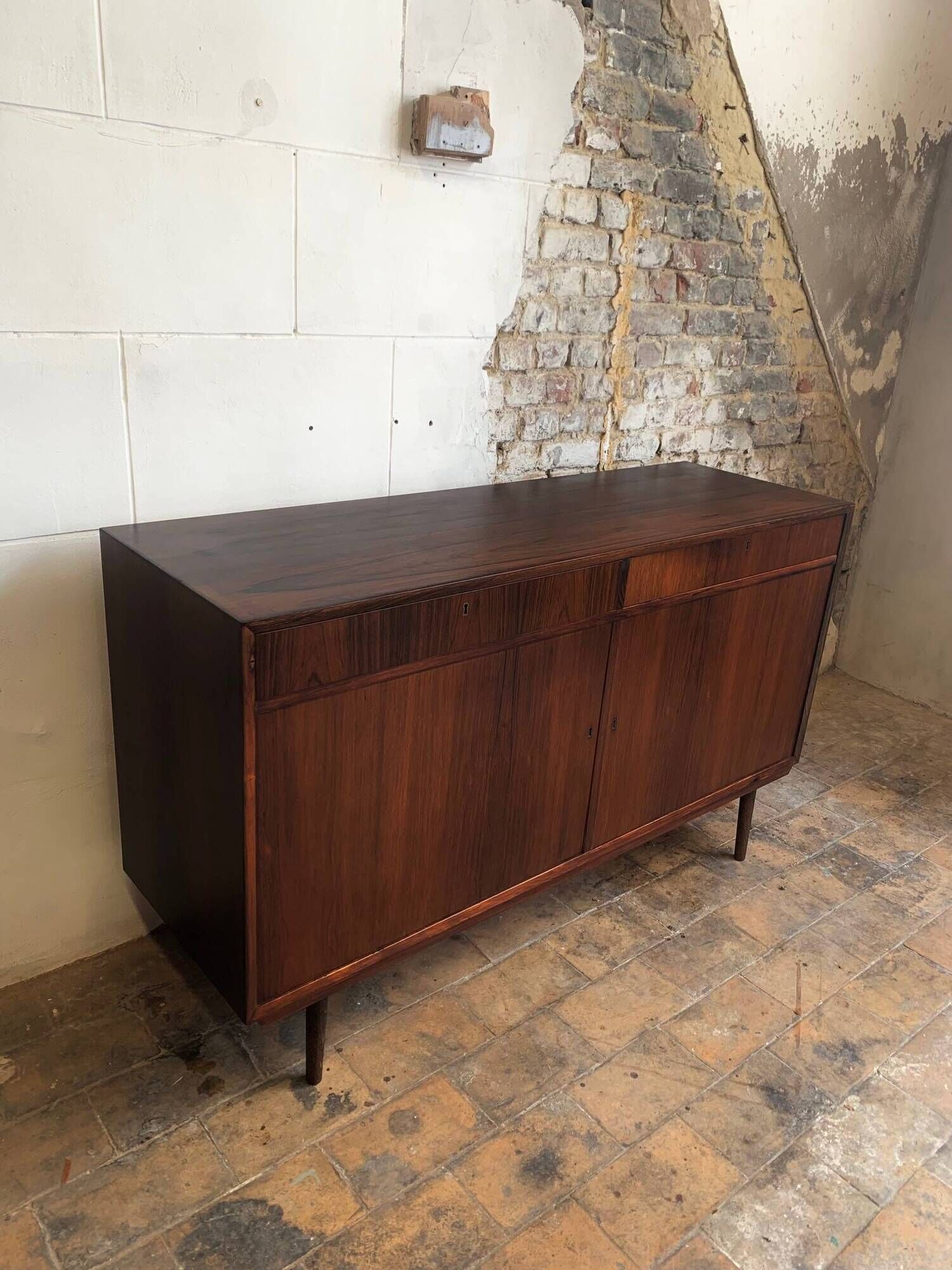 Buffet -Enfilade scandinave en palissandre des années 1960.