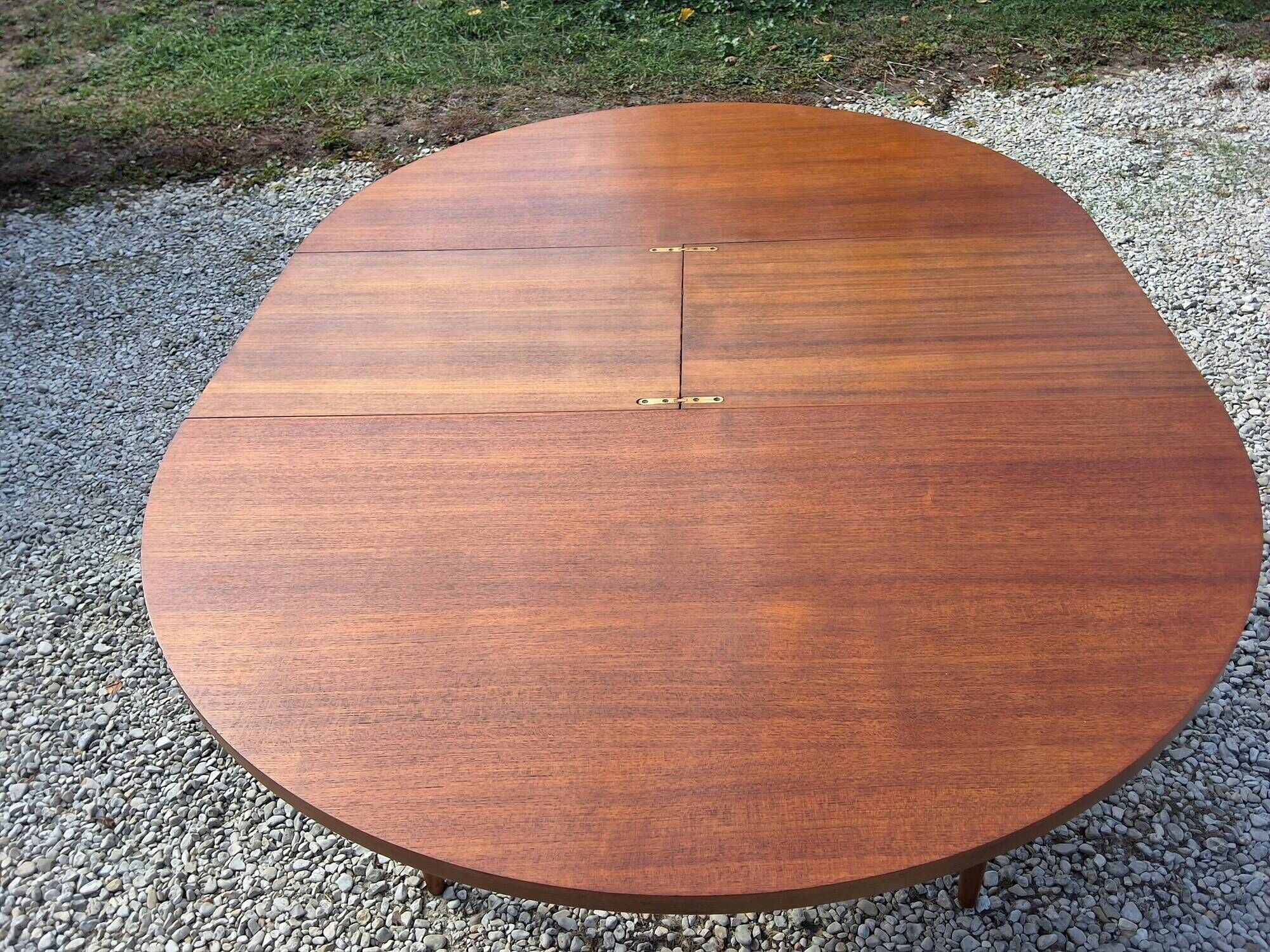Scandinavian table style