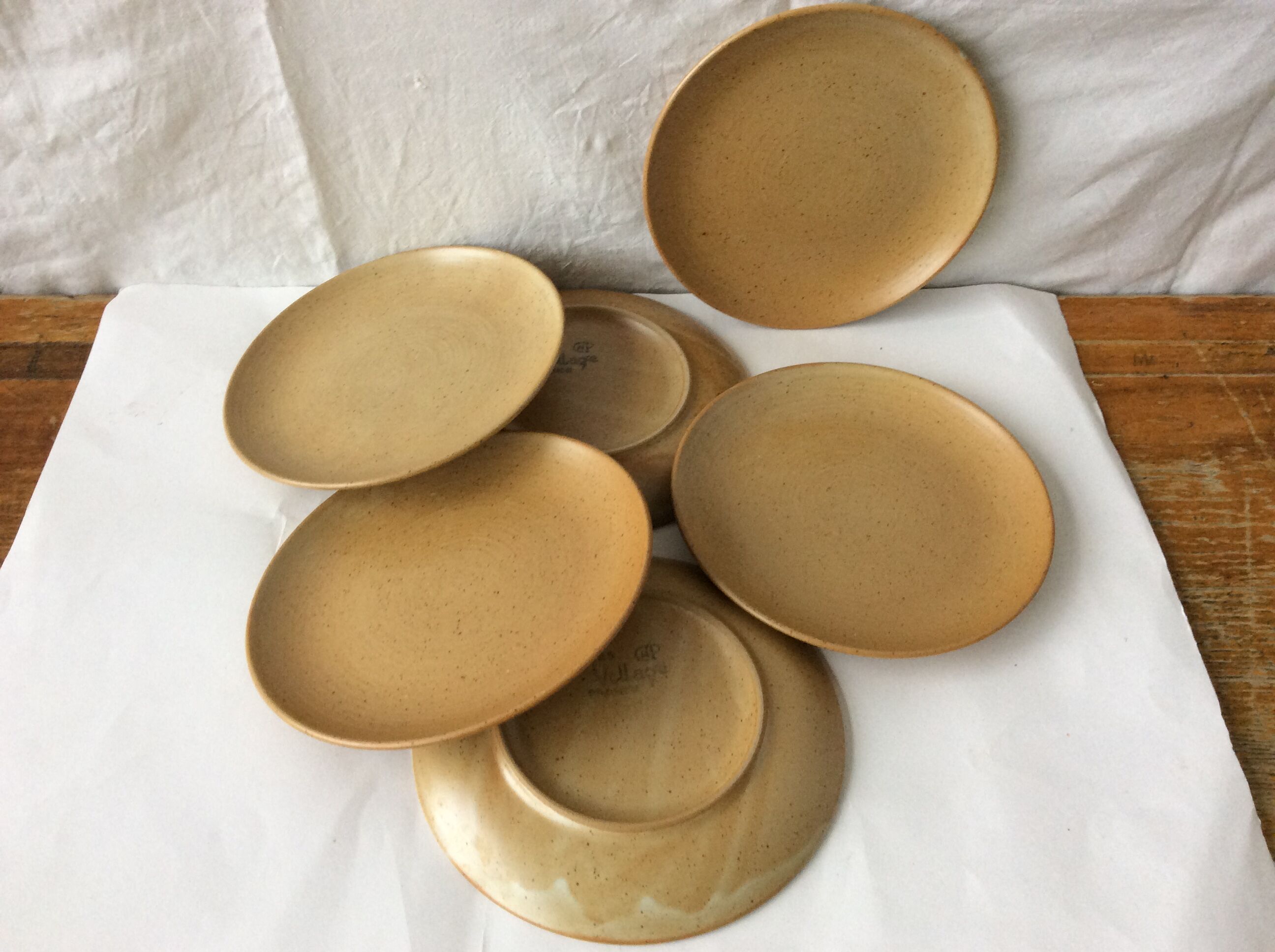 Set of 6 dessert plates made of sandstone