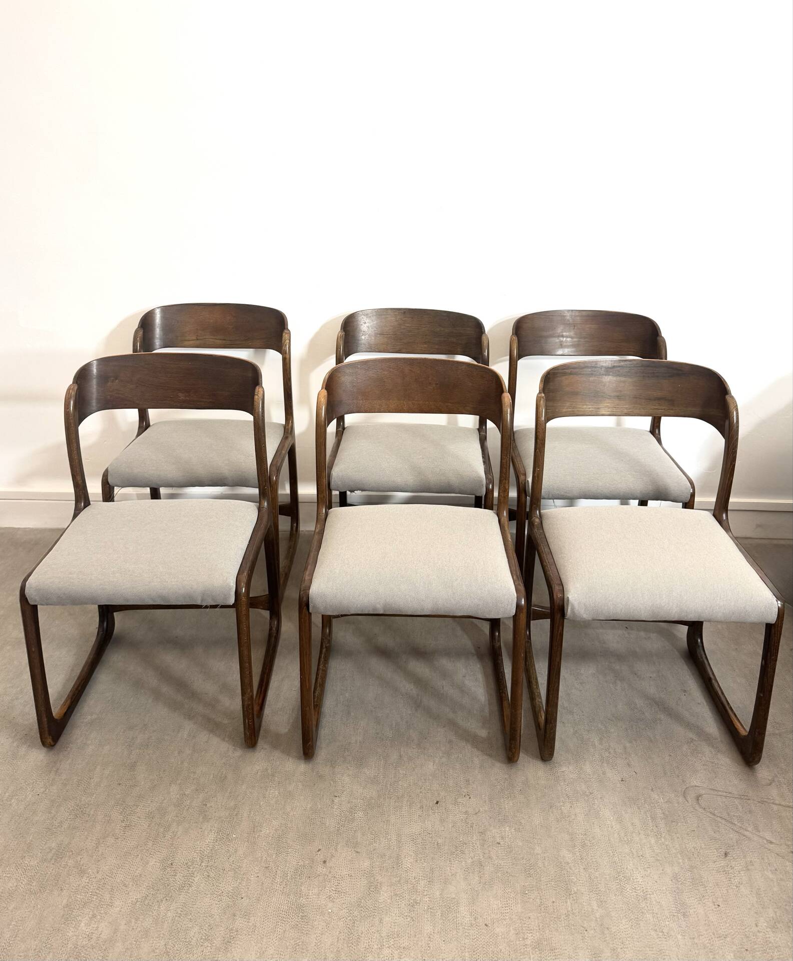 Lot de six chaises « traîneau » Baumann assises restaurées