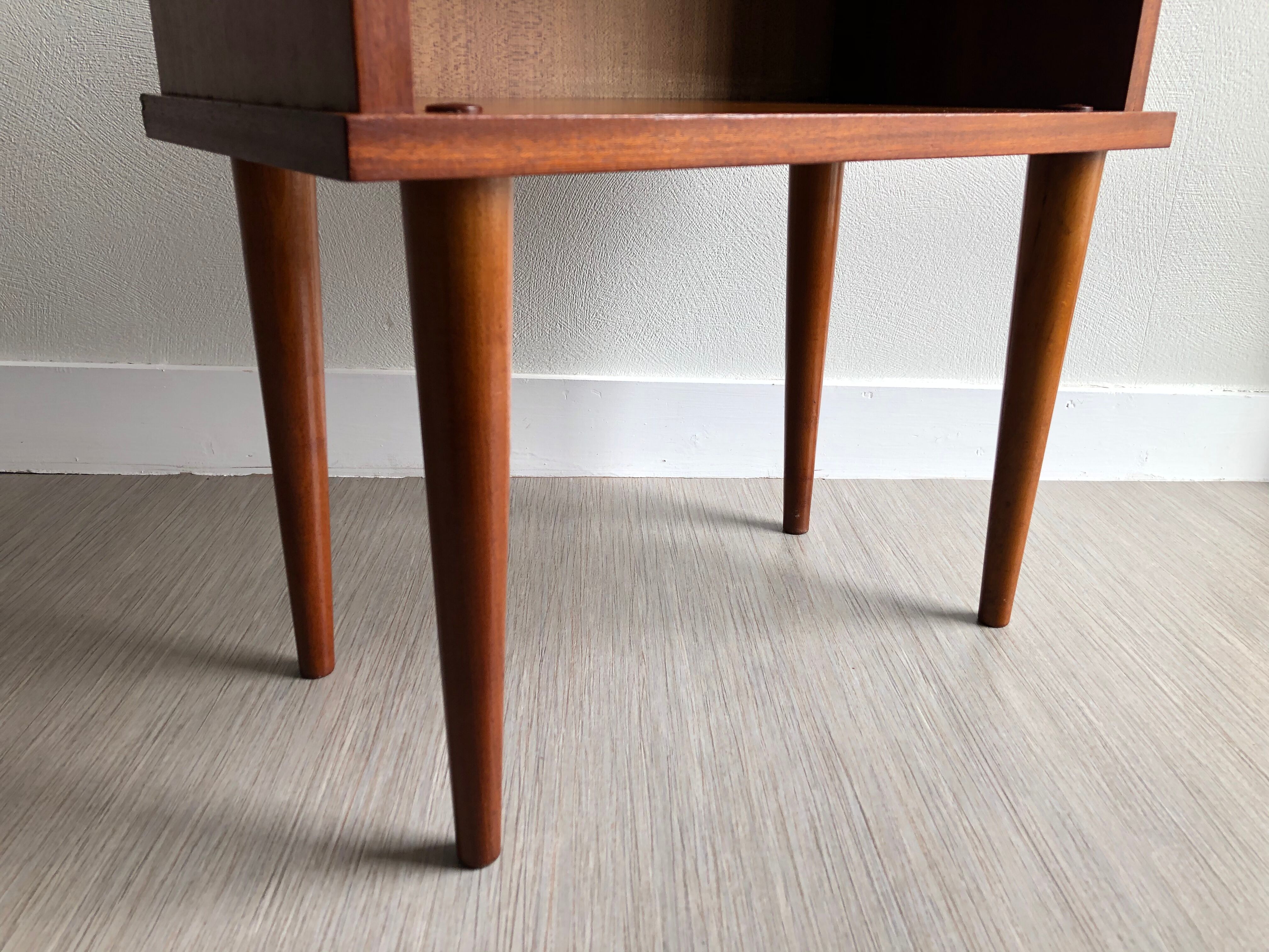 Bedside feet compass