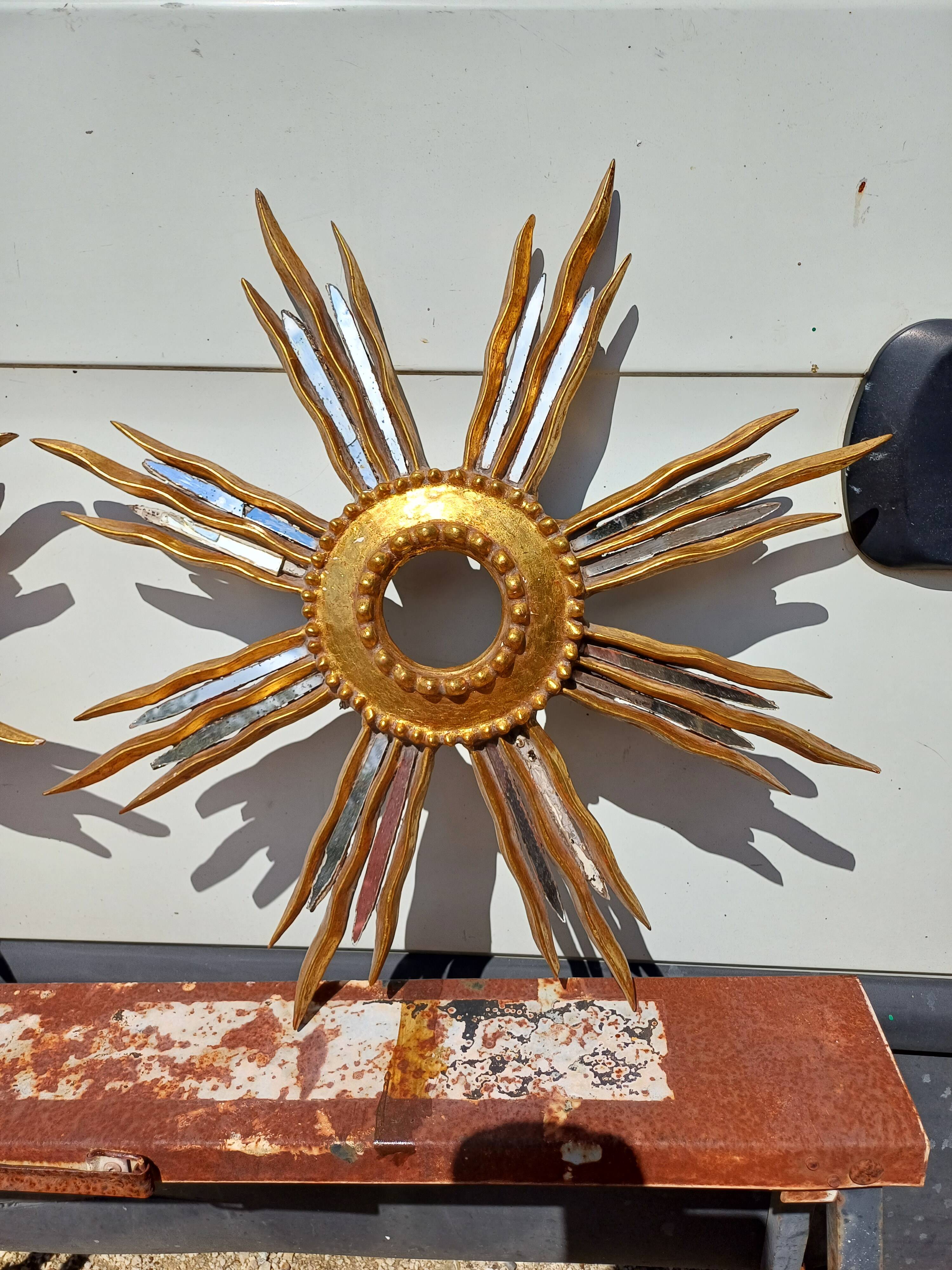 2 miroirs soleil bois et stuc doré