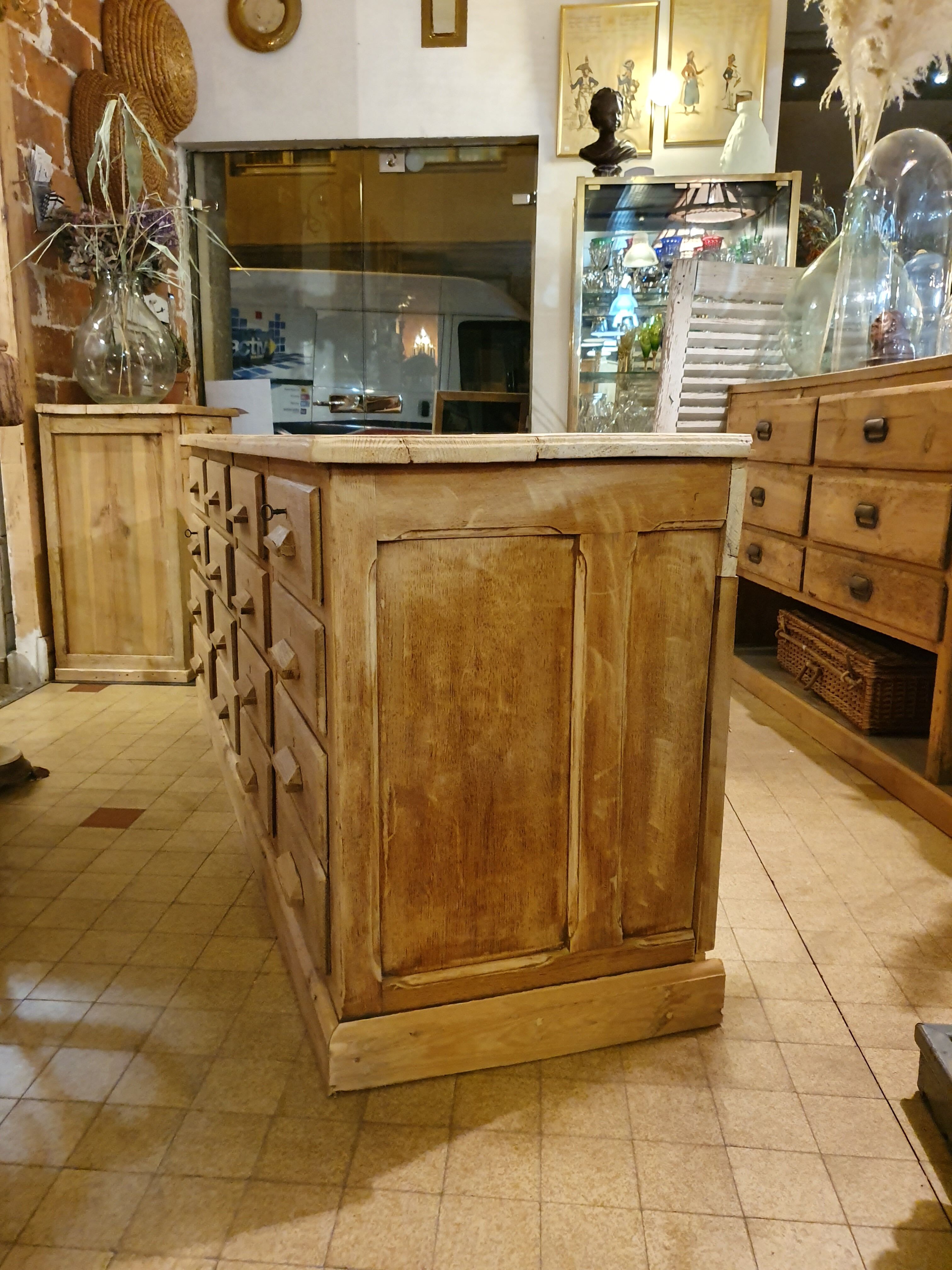 Trade furniture with drawers
