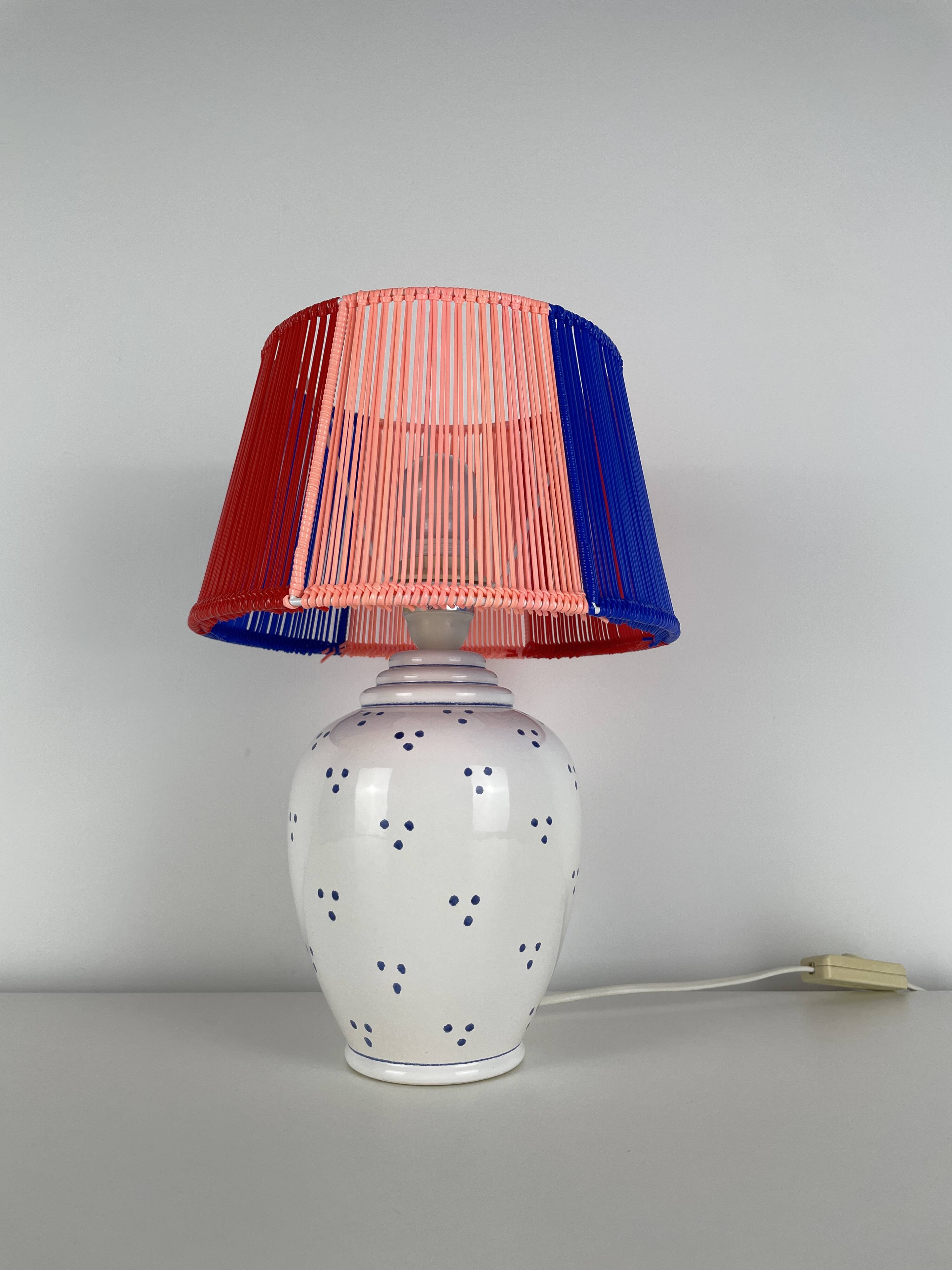 Lampe vintage céramique et abat-jour scoubidou