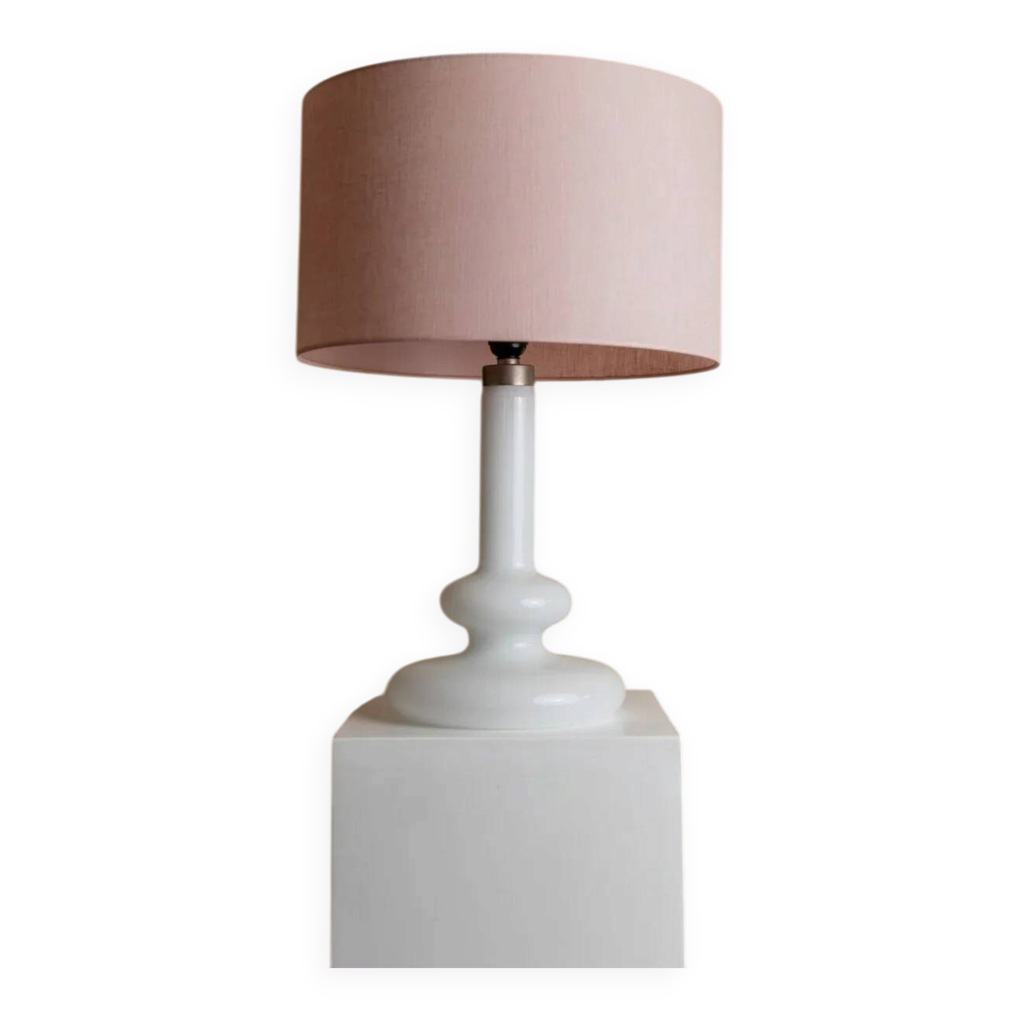 Vintage table lamp Holmegaard Plaza by Hsin-Lung Lin for Glasværk, 1970s - white glass with pink fabric shade.