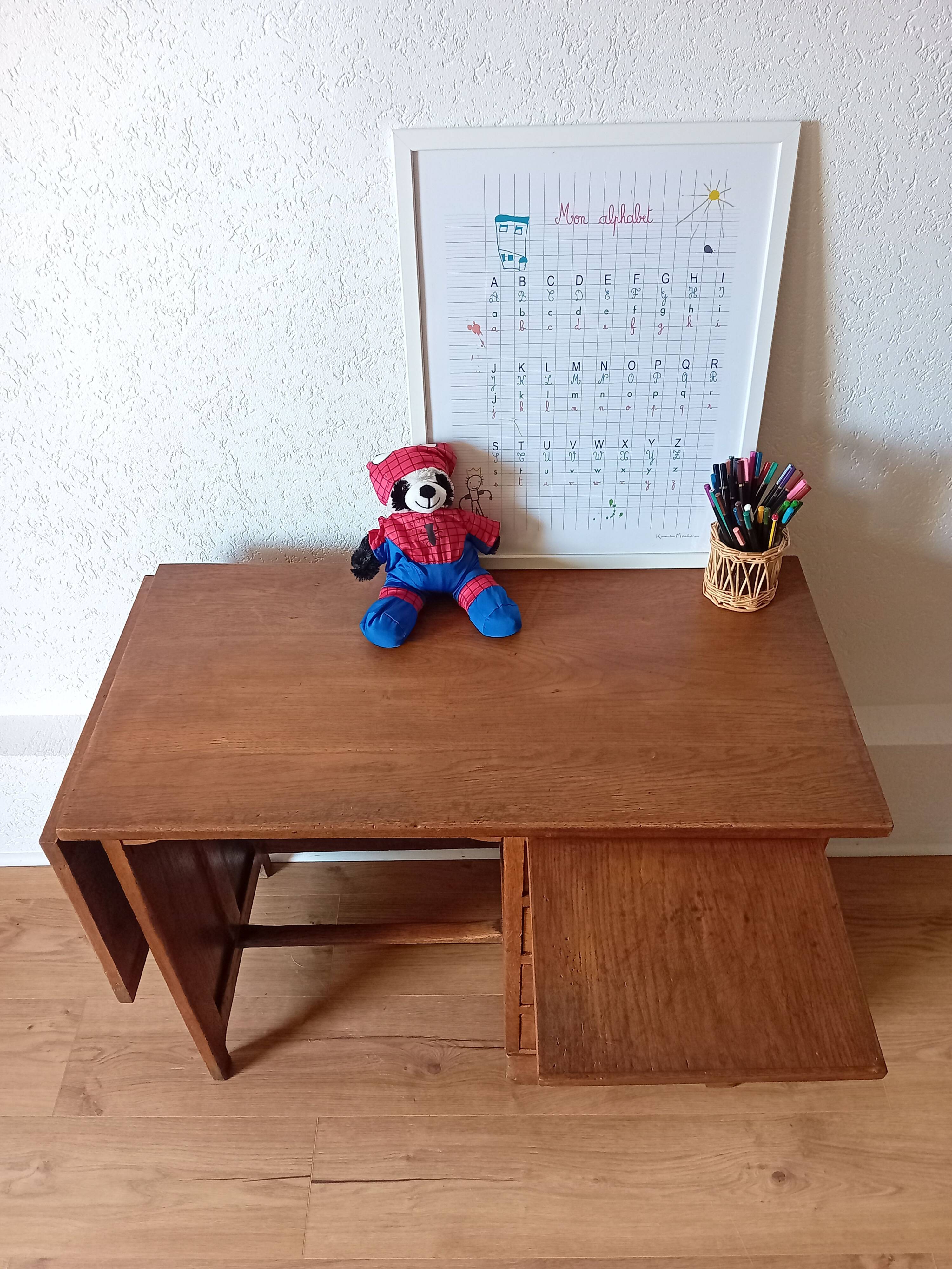 Children's desk