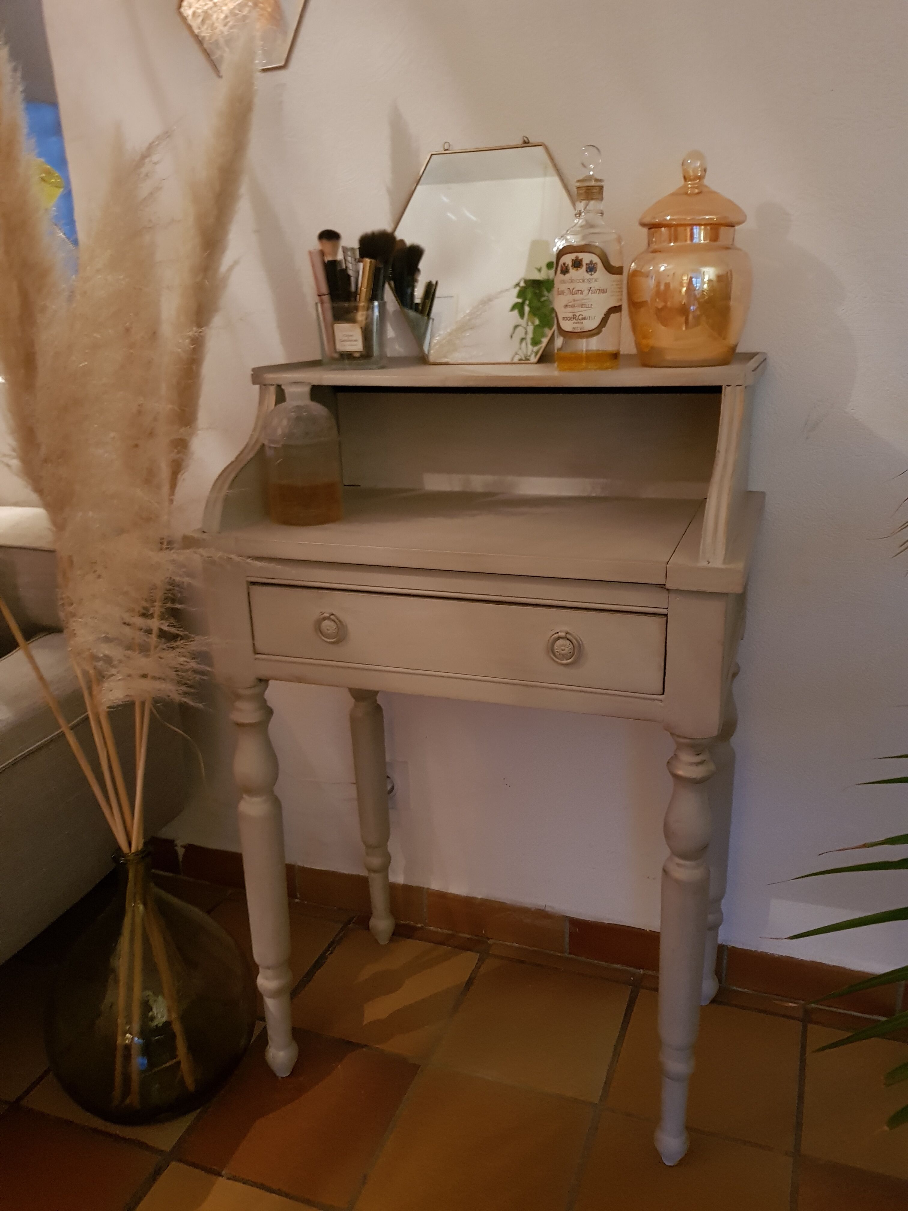 Coiffeuse ancienne relookee