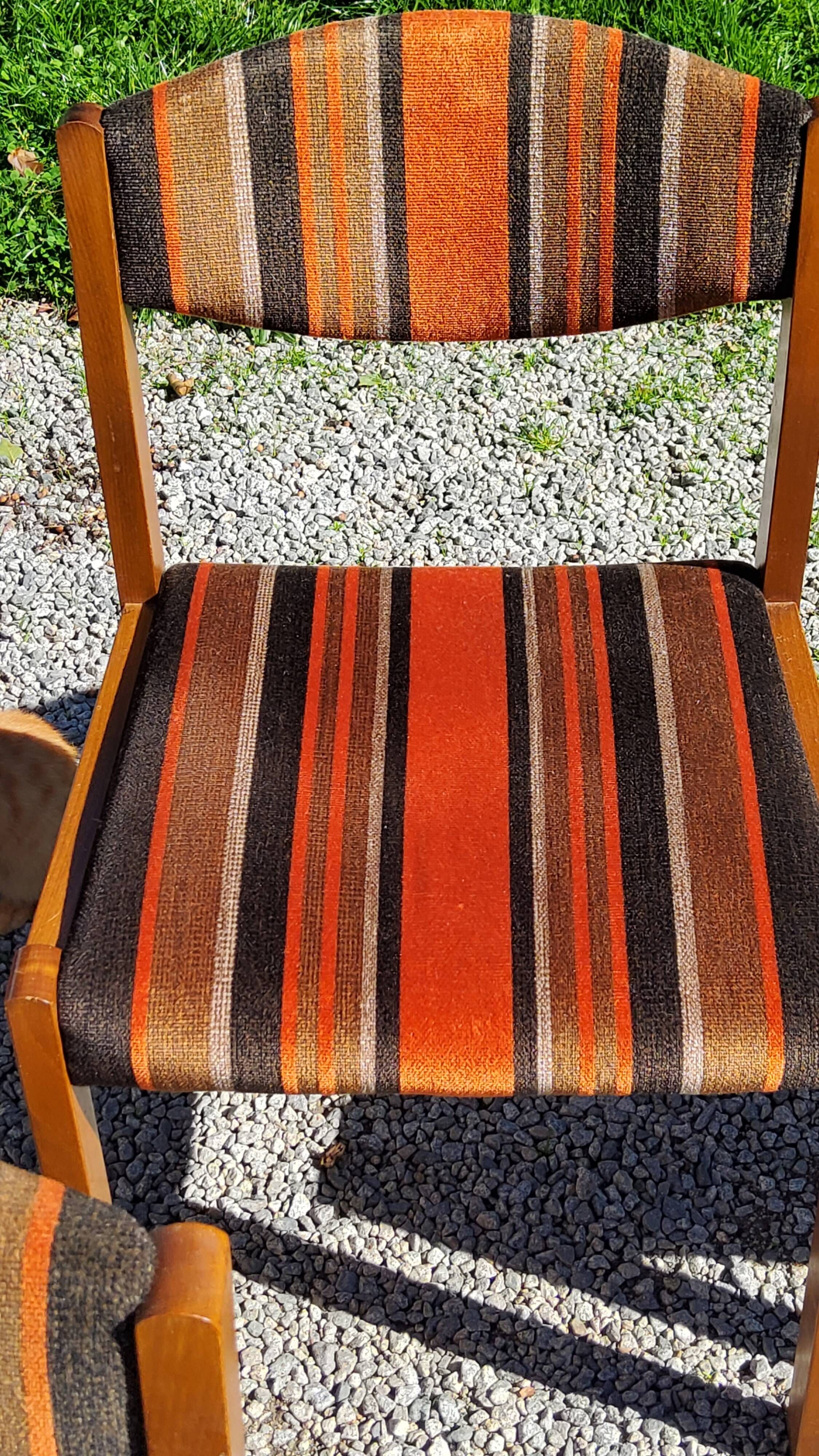Set of 5 70s designer chairs in beech and orange and brown velvet Self éditeur