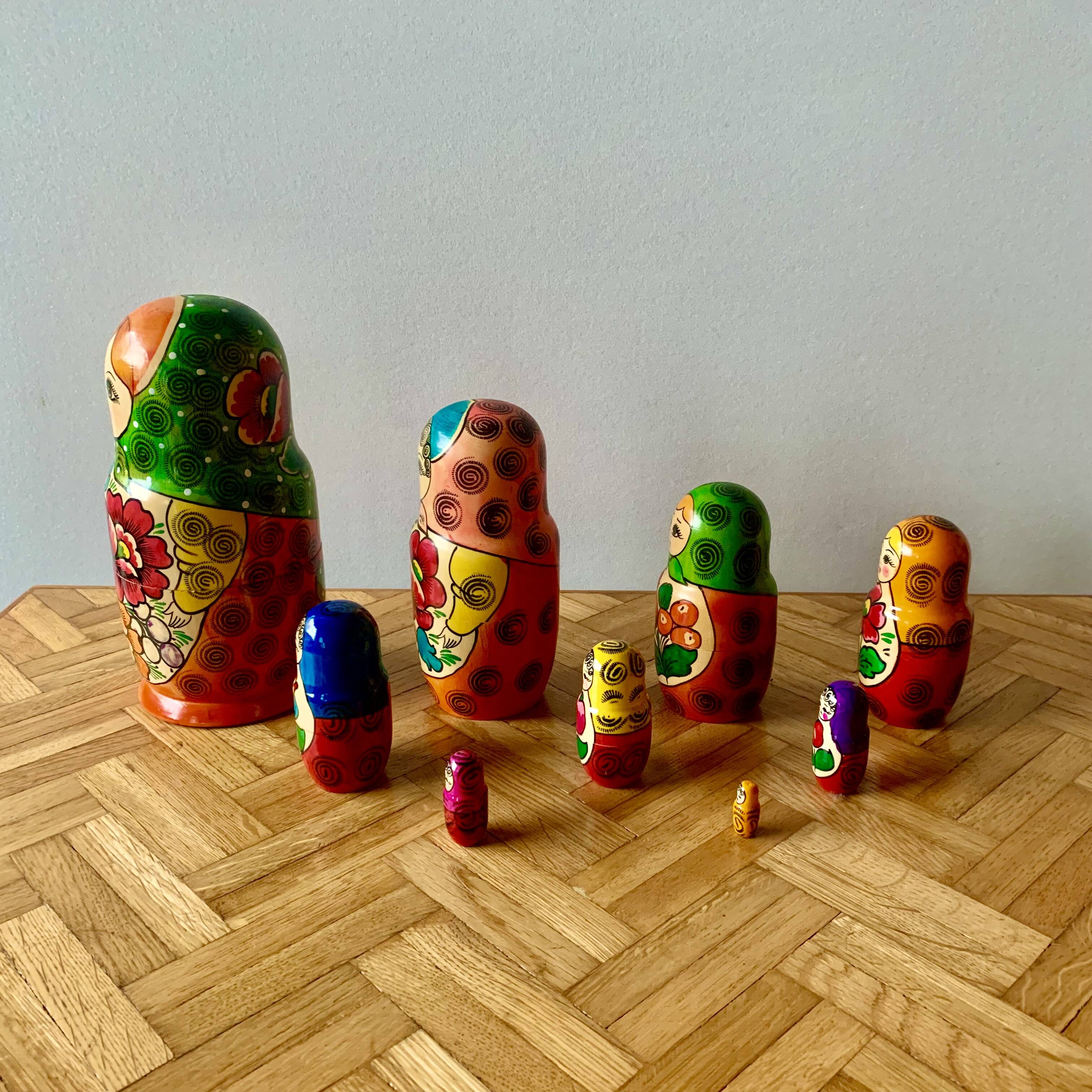 Matryoshka - Series of 9 vintage Russian dolls