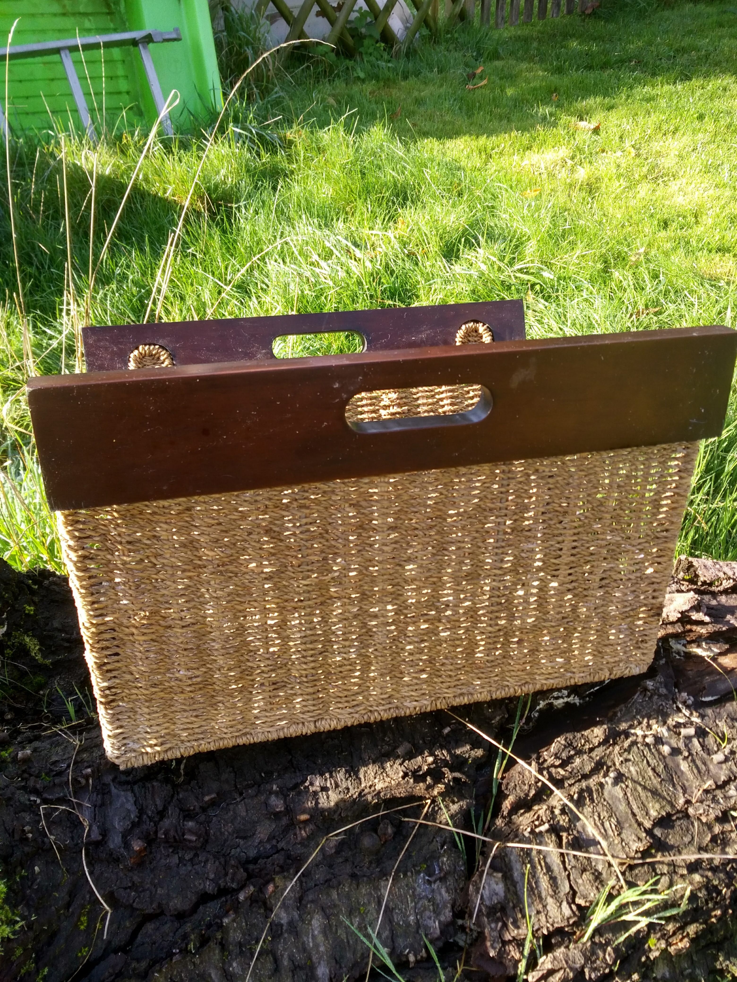 Logs holder in rush and wooden handle
