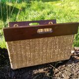 Logs holder in rush and wooden handle