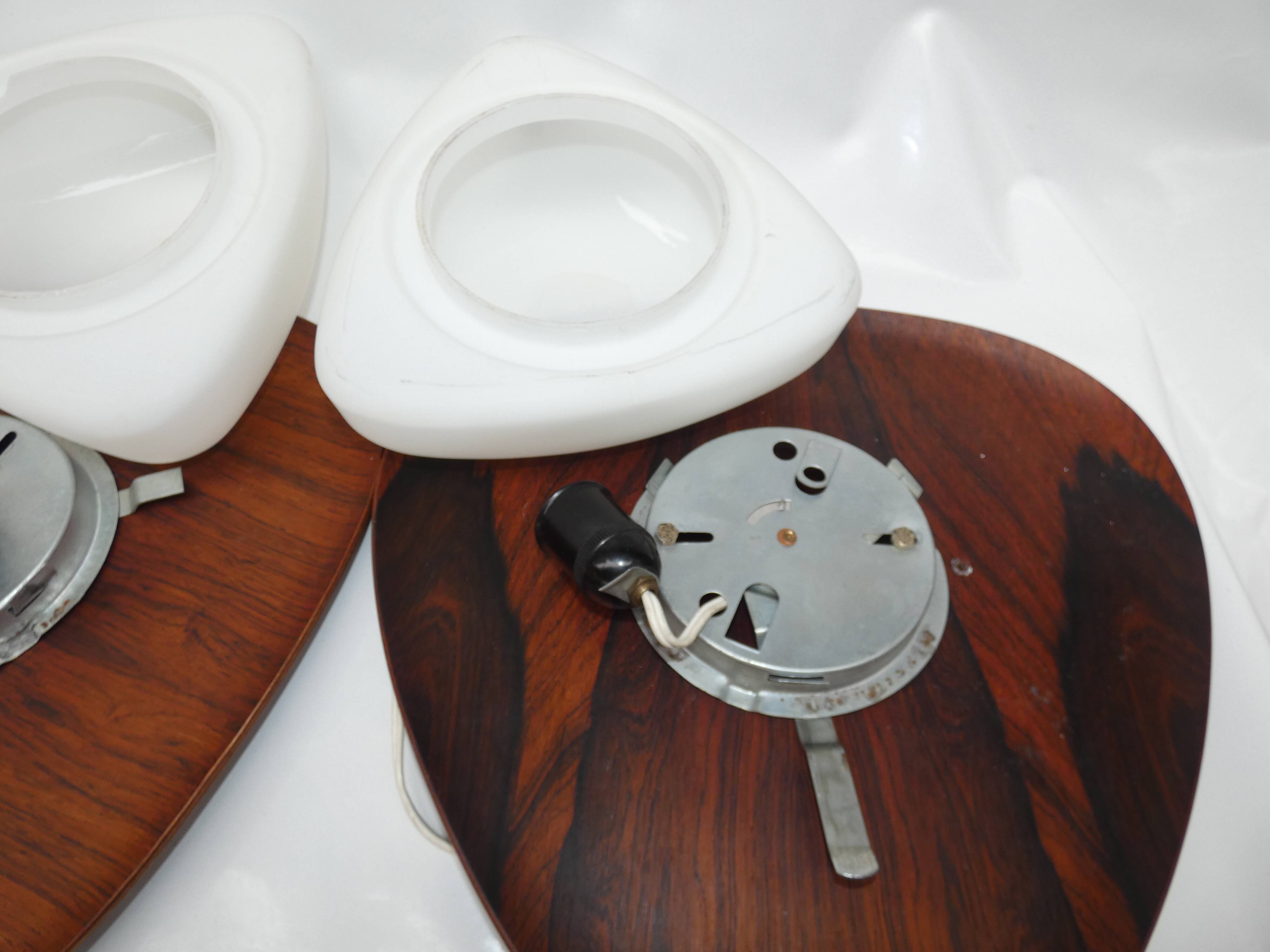 Reggiani, pair of vintage sconces opaline blanche palissandre, 1950, italy