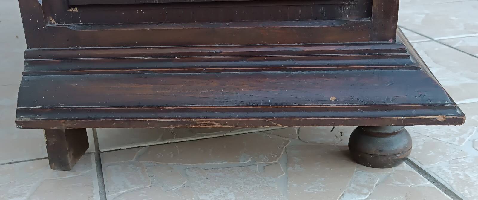 Breton chest in carved wood