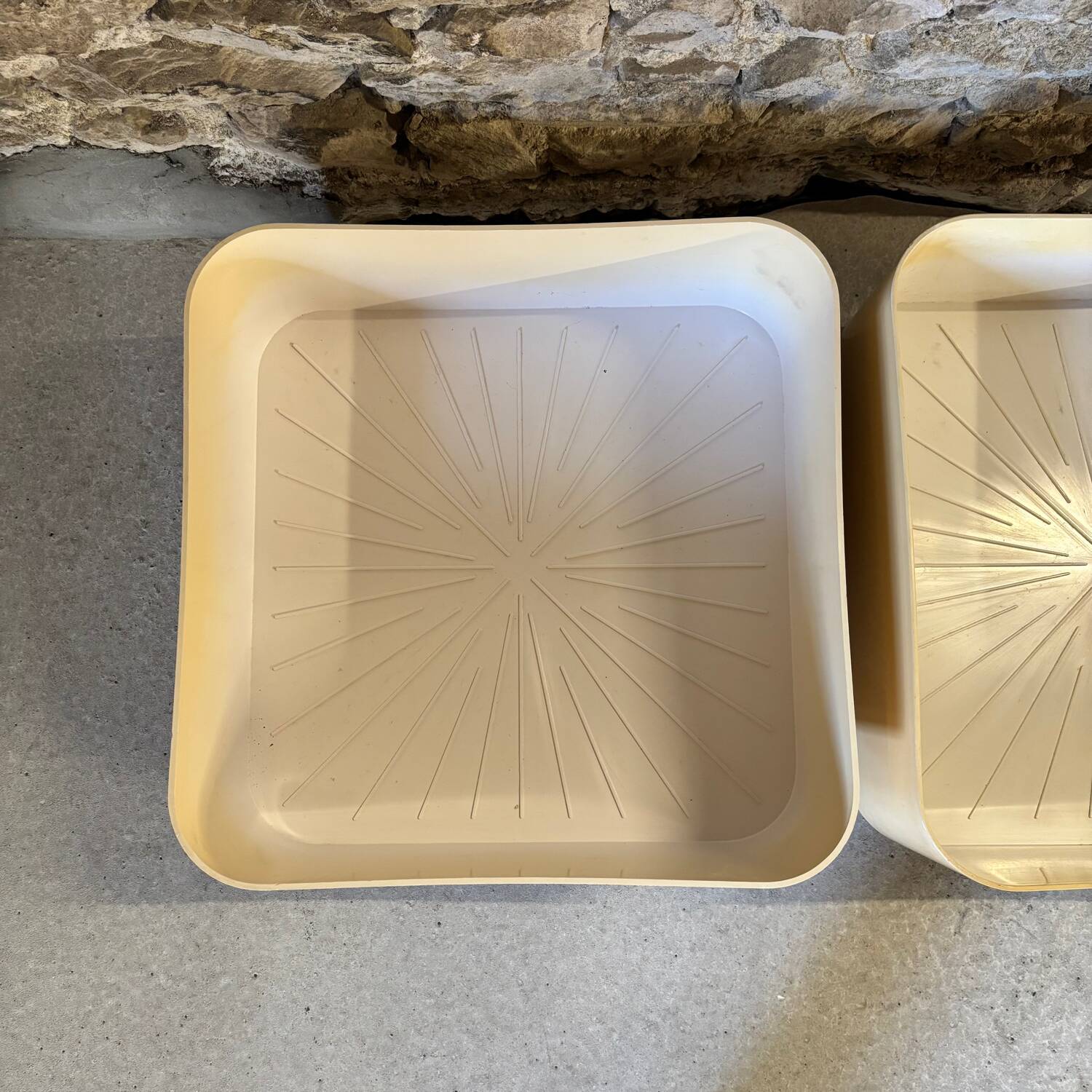 Pair of planters on wheels model 4682 by Anna Castelli for Kartell