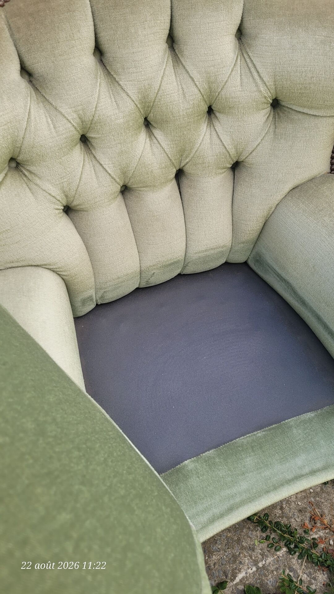 Fauteuil ancien Louis XV  en velours vert d eau