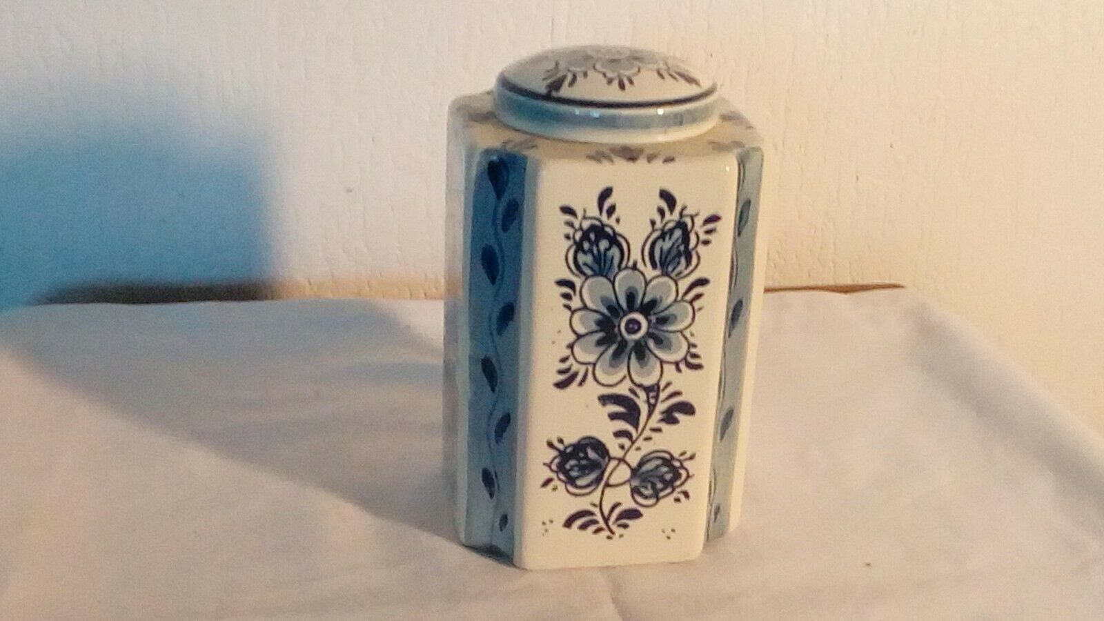 Pot covered in faience of delft blue delfino decor boat mill holland