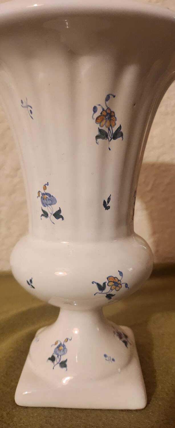 Moustier vase