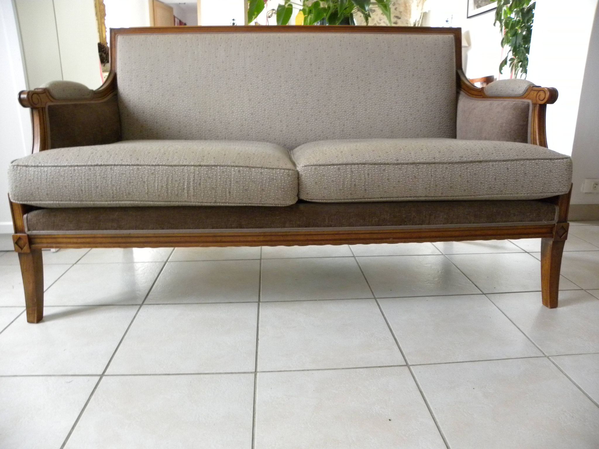 Two-seater canapé in Restoration / Louis-Philippe style – Reupholstered by an artisan.