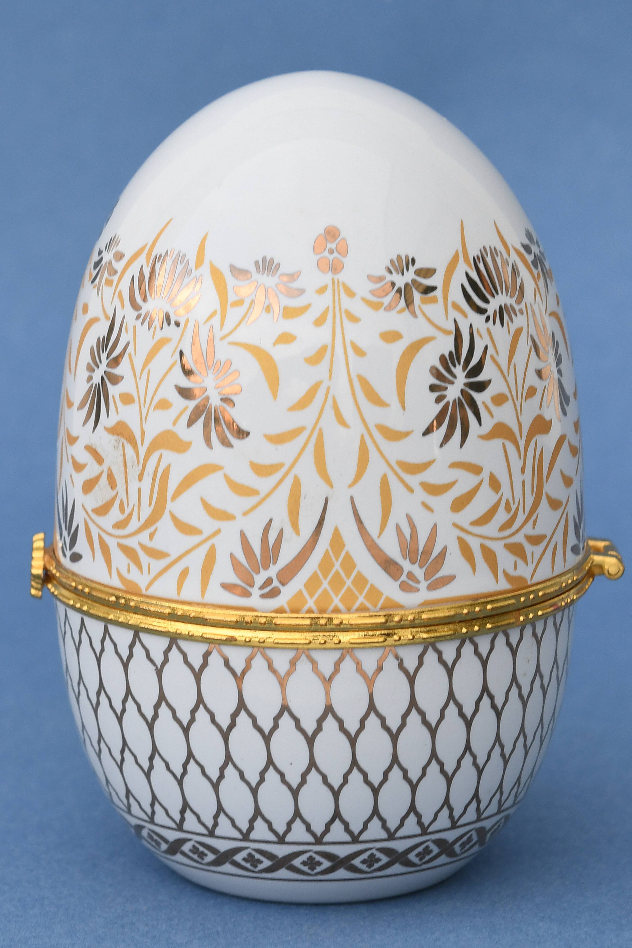 Jewelry box in the shape of a porcelain egg