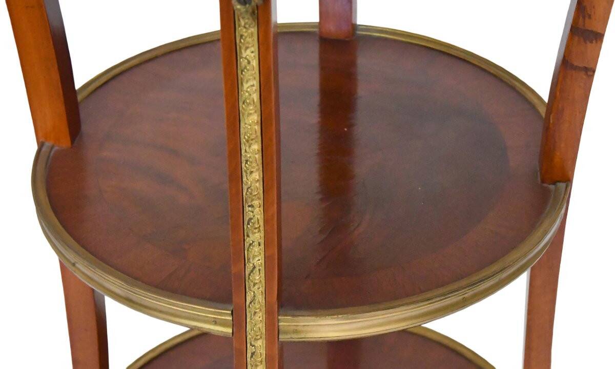 Gueridon with ram's head decoration