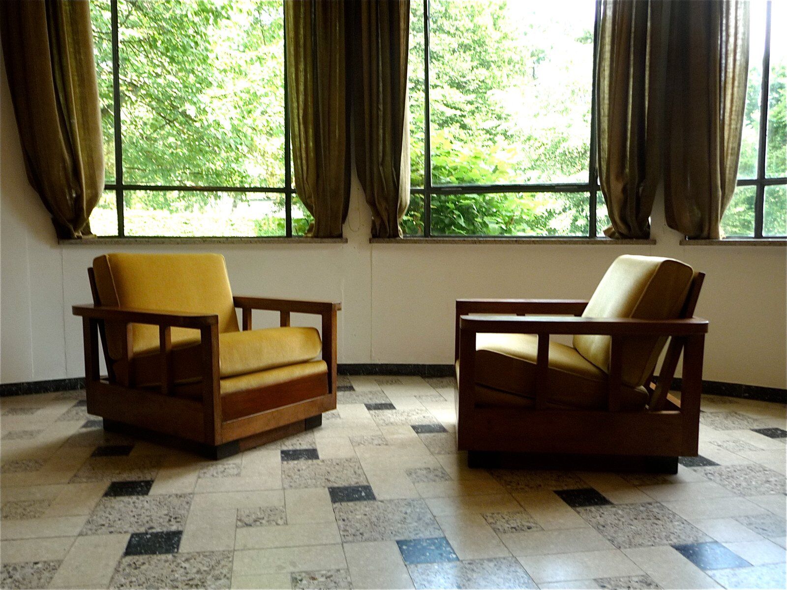 Antique Art Deco cubic-shaped armchairs in walnut and velvet, Germany, 1920s, set of 2
