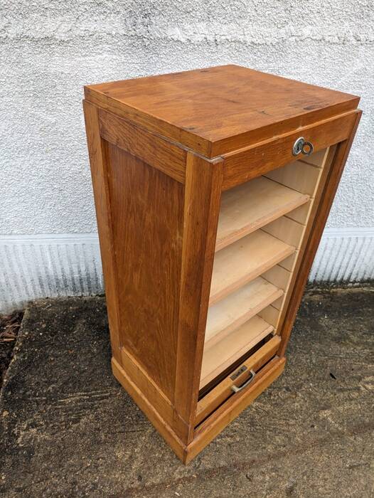 Curtain cabinet, filing cabinet