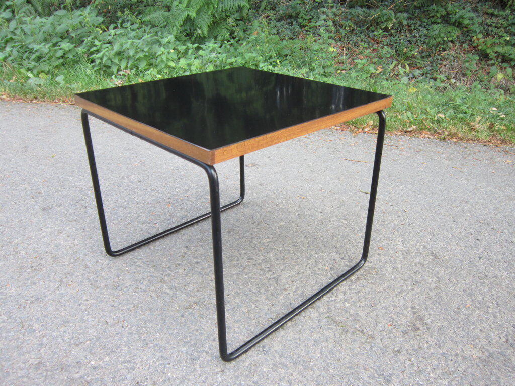 Table volante de Pierre Guariche pour Steiner