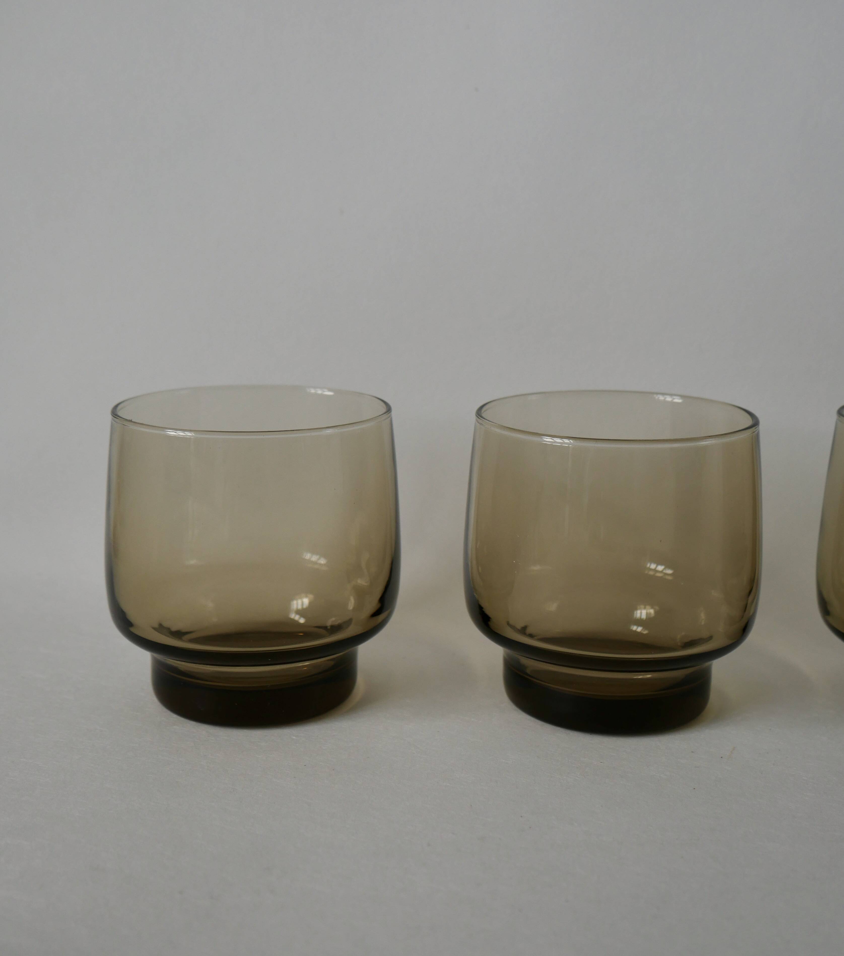 Set of 4 designer water glasses in 70s smoked glass